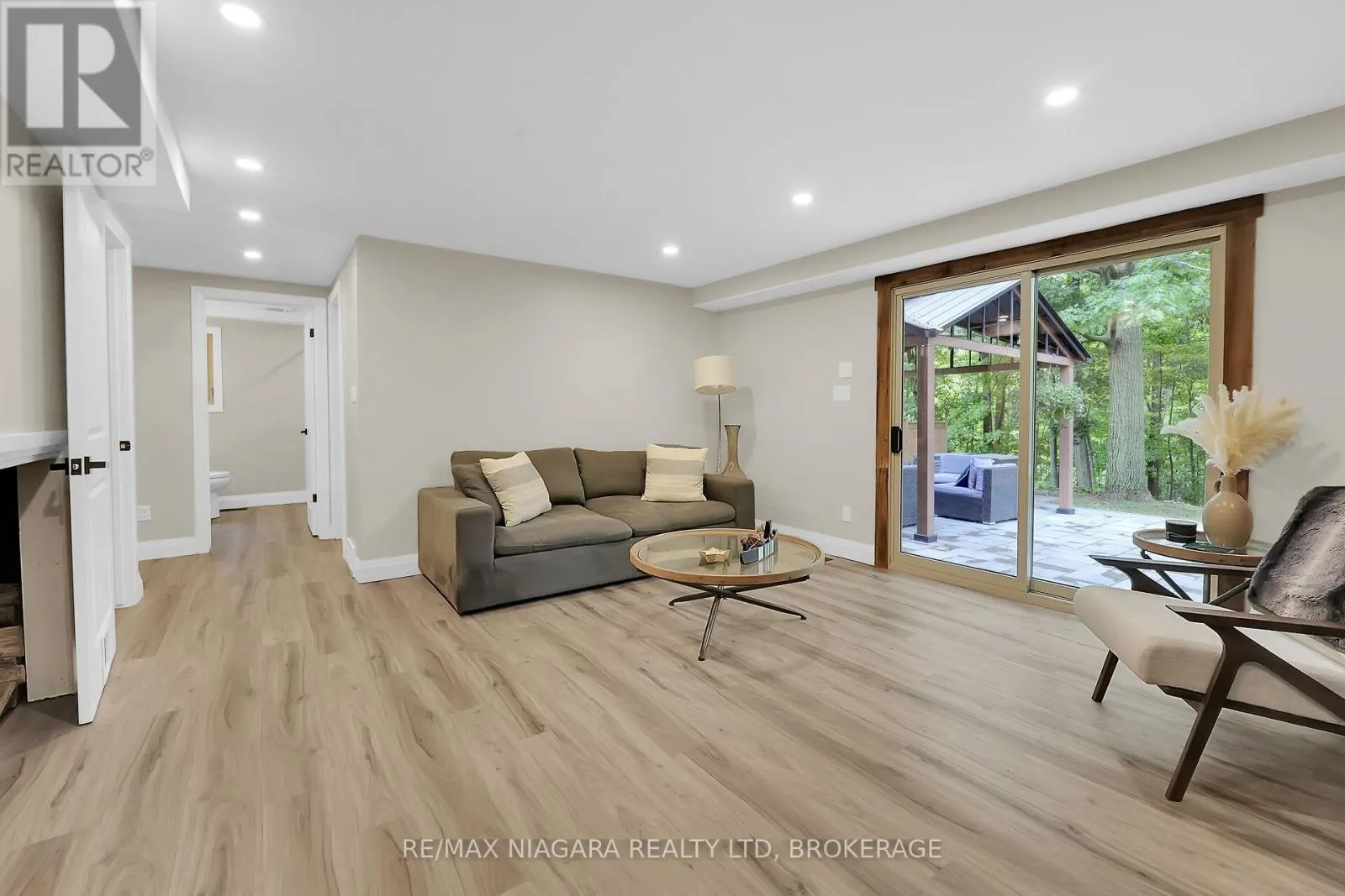 77 ALEXANDRA BOULEVARD W