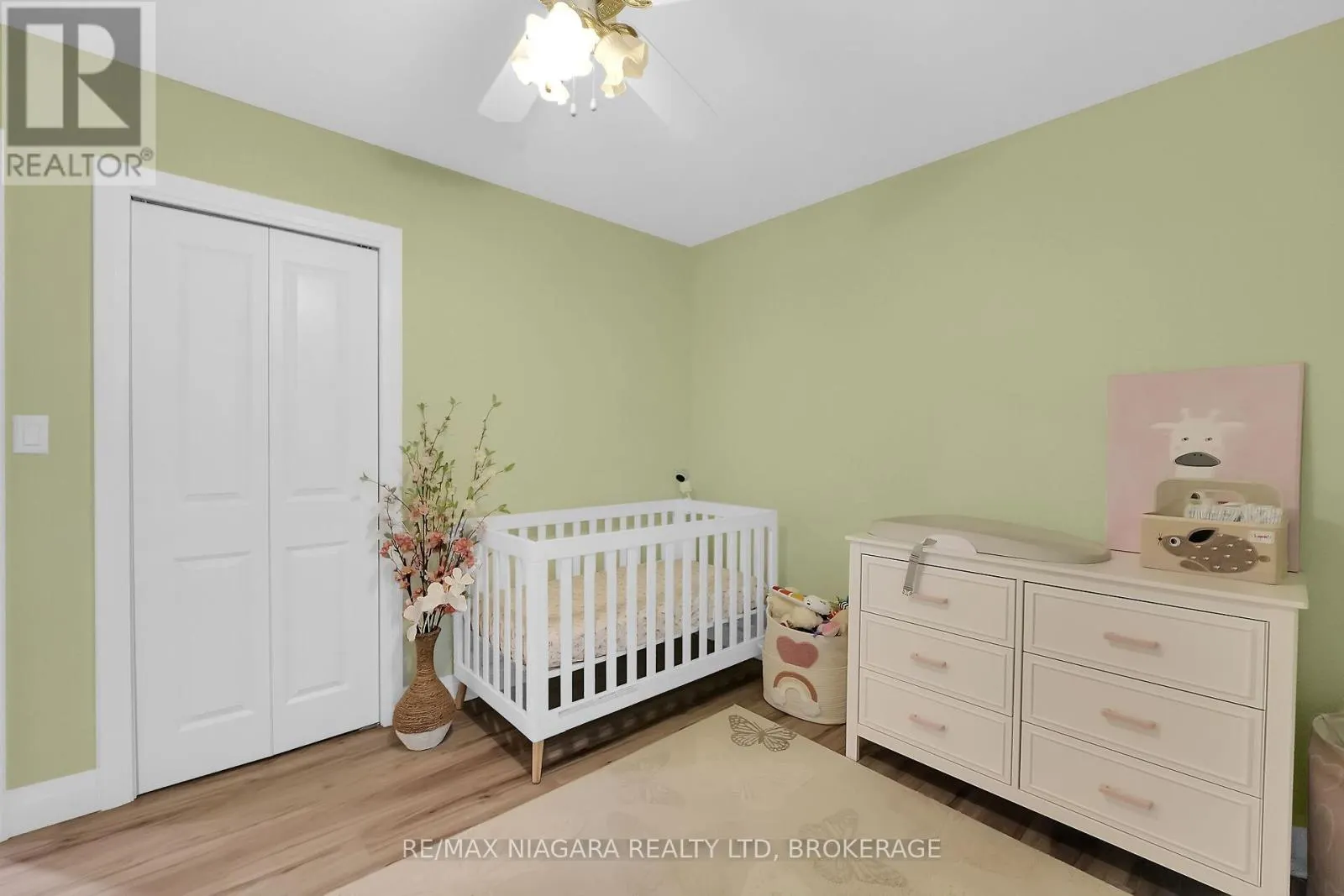 77 ALEXANDRA BOULEVARD W