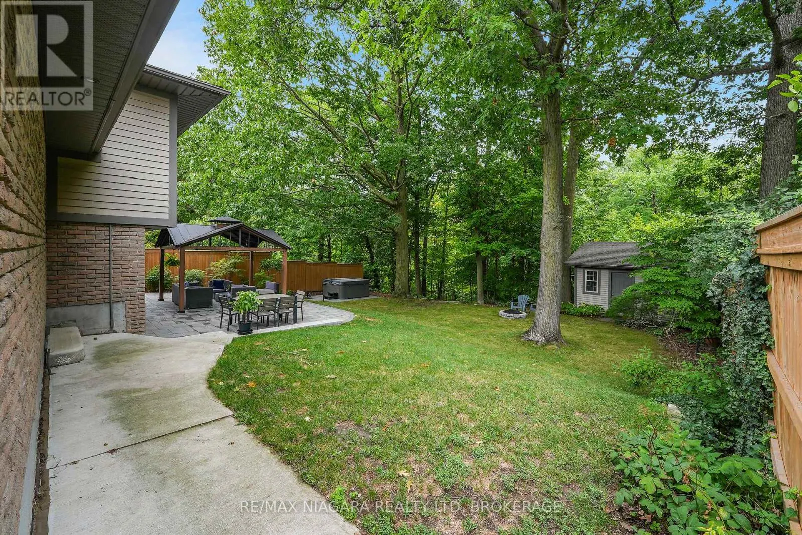 77 ALEXANDRA BOULEVARD W