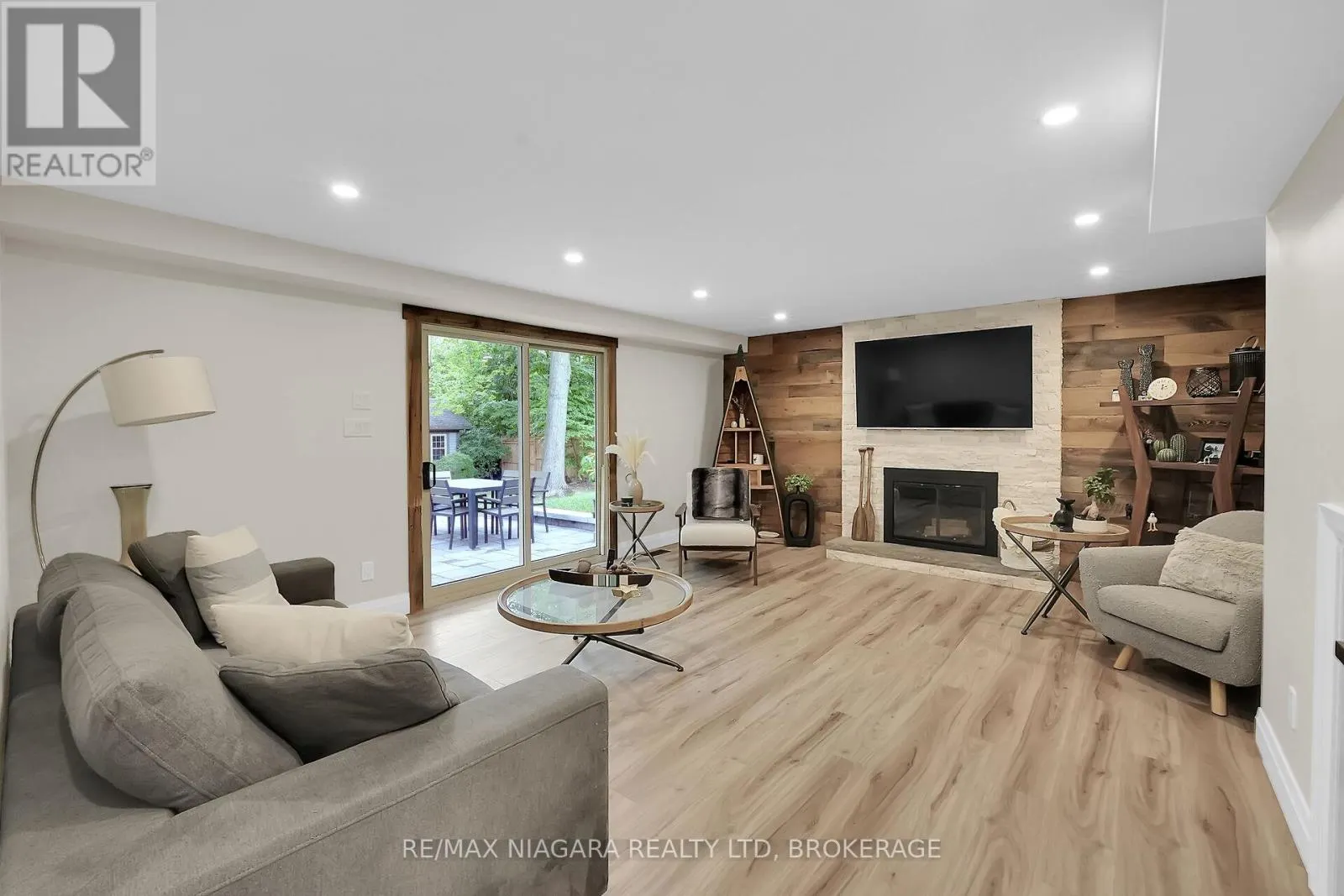 77 ALEXANDRA BOULEVARD W