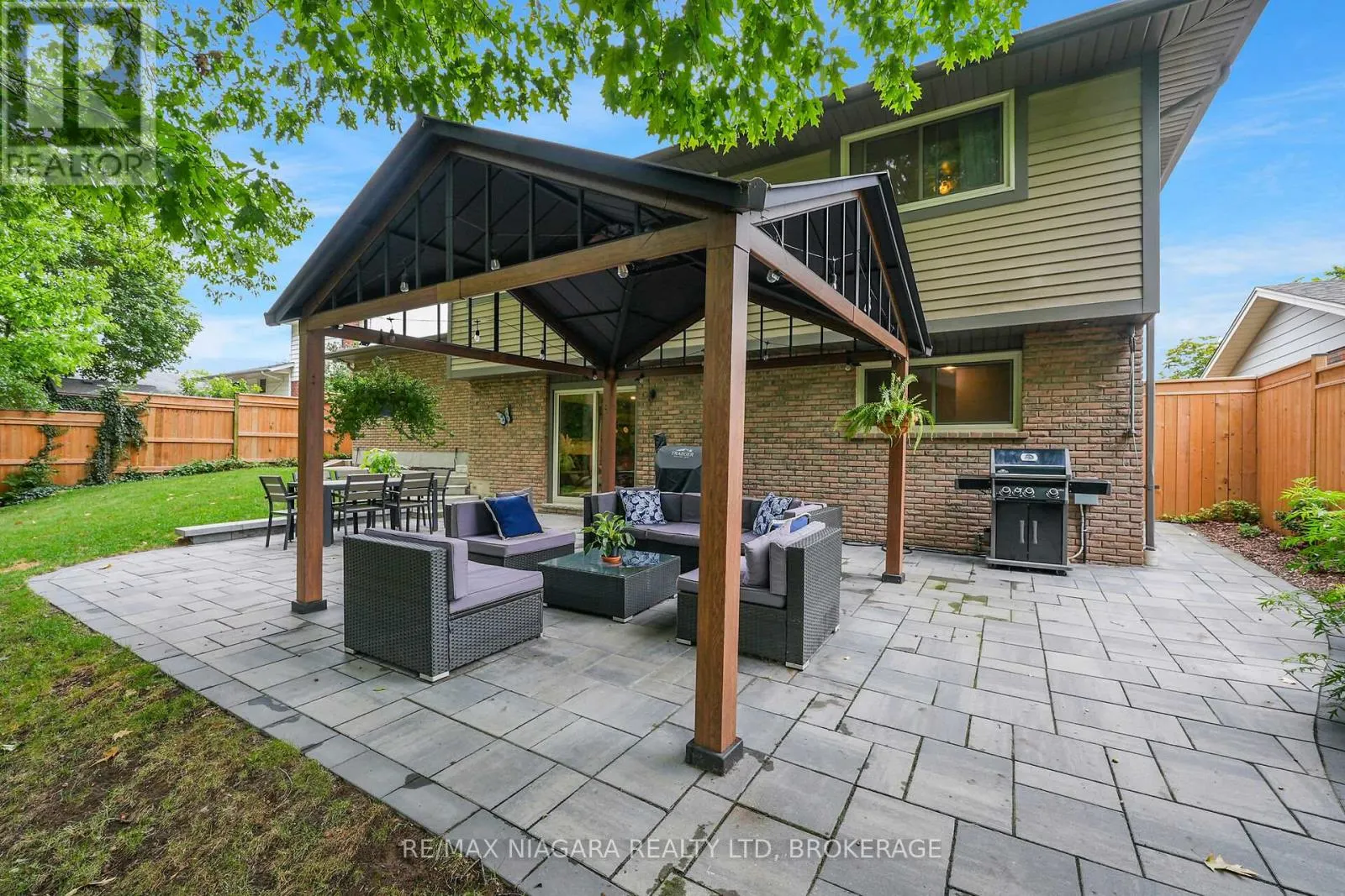 77 ALEXANDRA BOULEVARD W