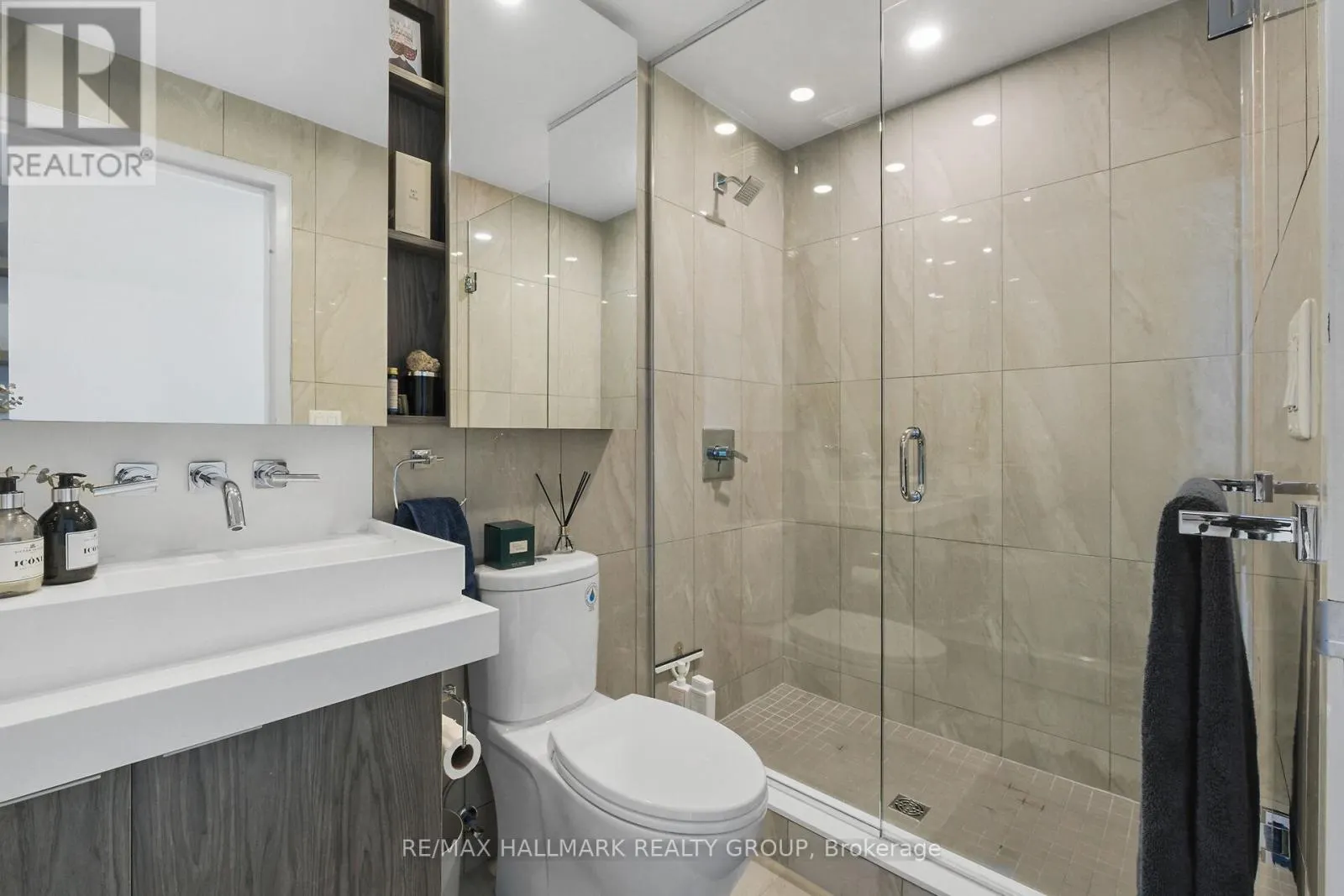 907 - 101 QUEEN STREET