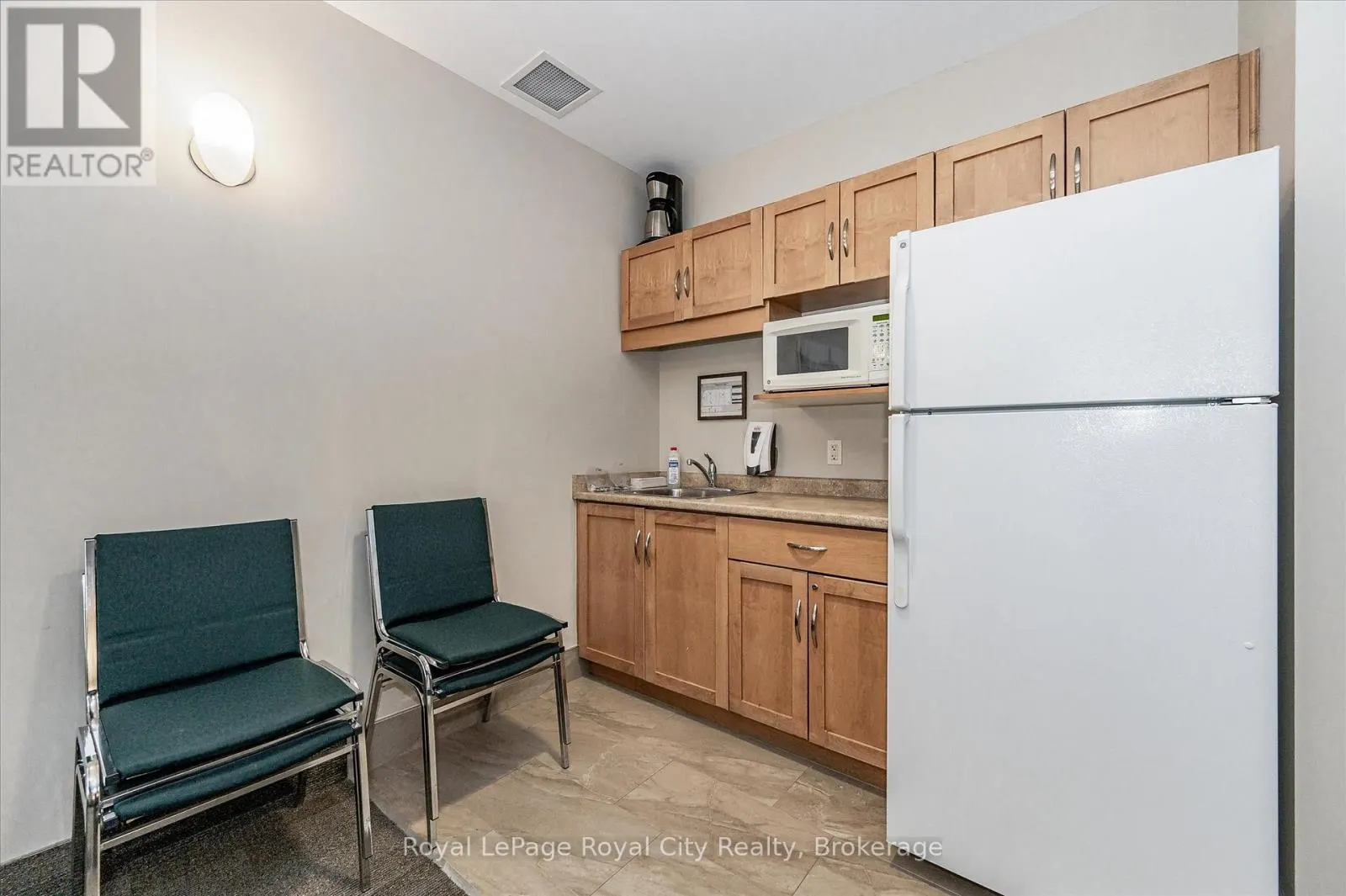 118 - 165 DUKE STREET E, #118