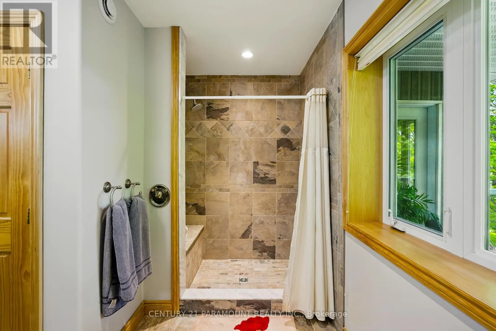 276 JEFFREY ROAD N
