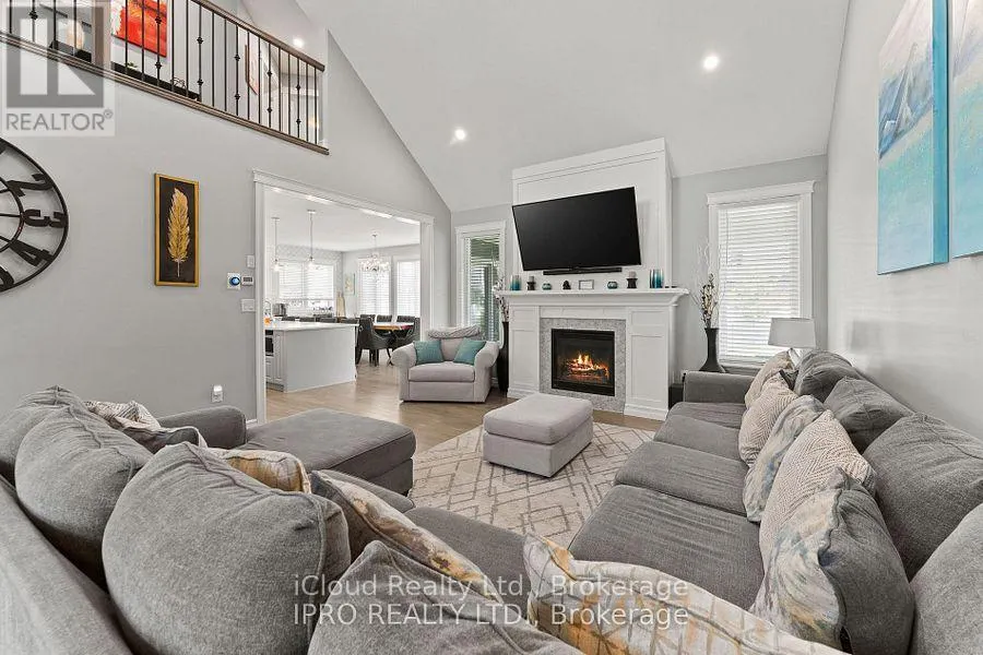 139 BLUE JAY CRESCENT