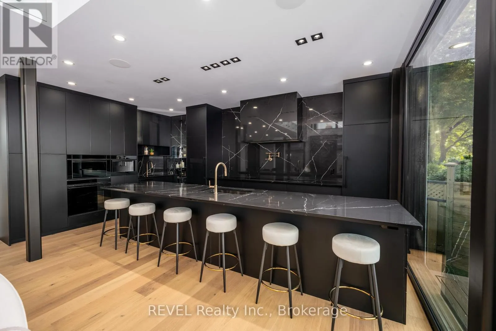 6 FIRELANE 11 STREET