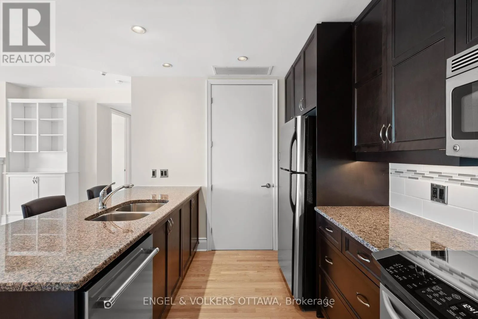 501 - 1422 WELLINGTON STREET W