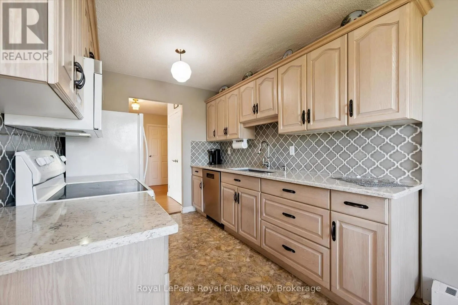 713 - 19 WOODLAWN ROAD E, #713