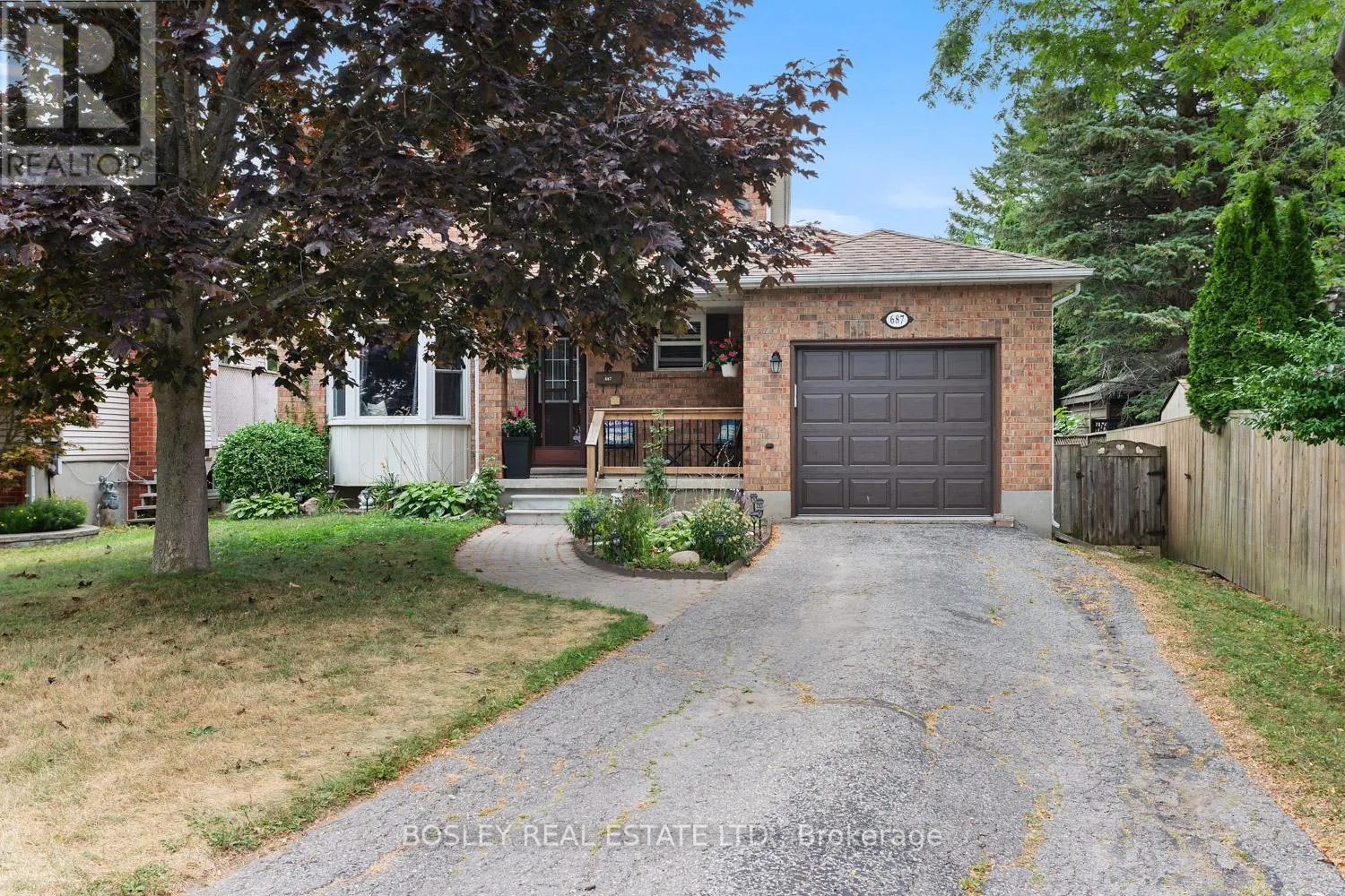 687 MACKECHNIE CRESCENT