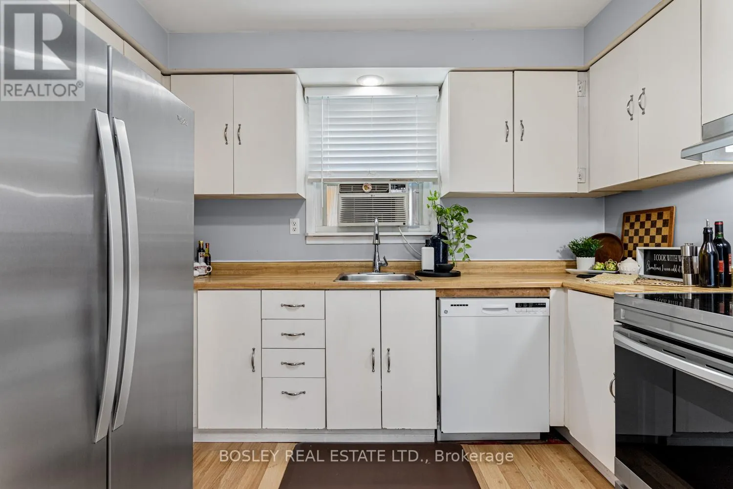 687 MACKECHNIE CRESCENT