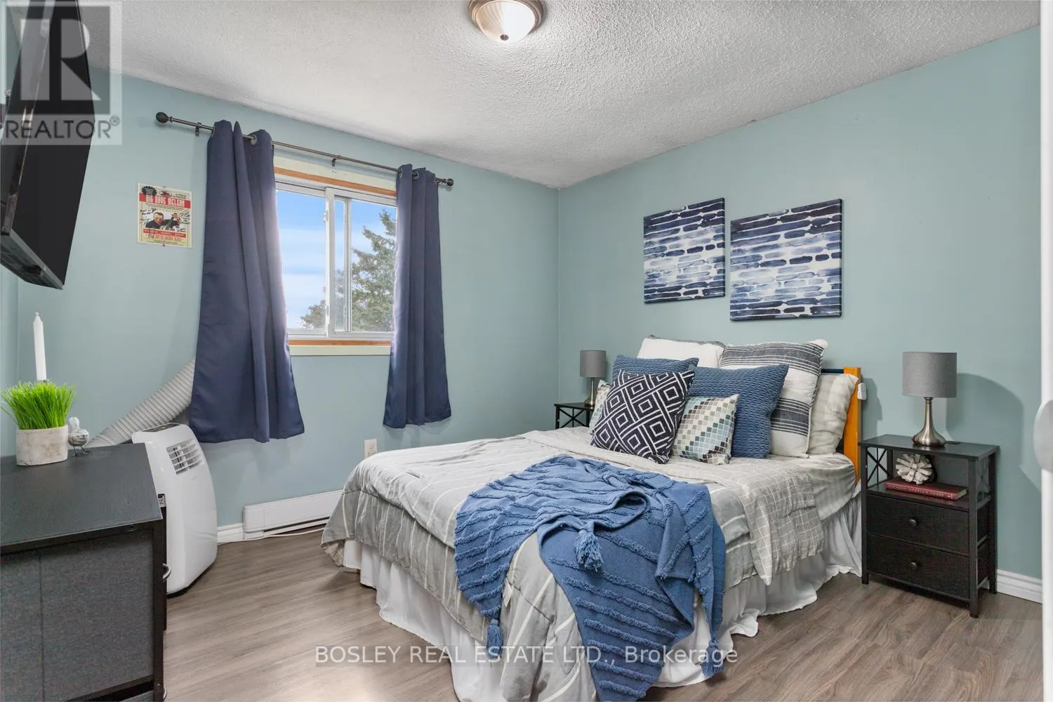 687 MACKECHNIE CRESCENT