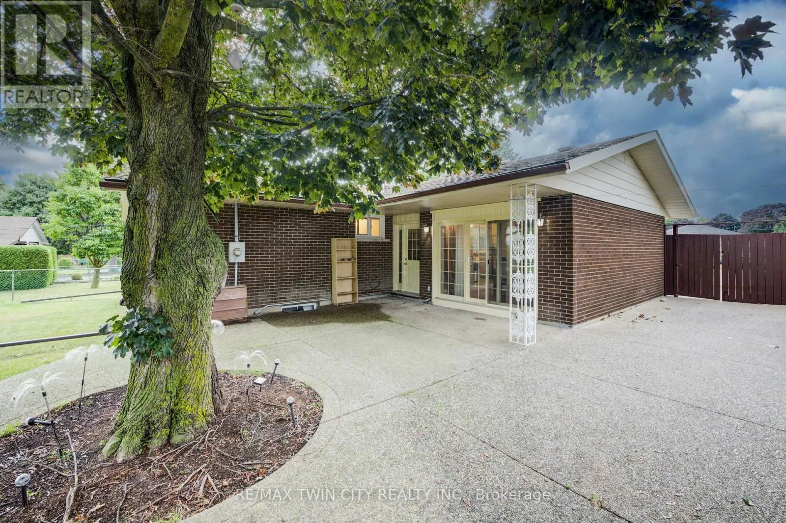 1740 HOLLEY CRESCENT