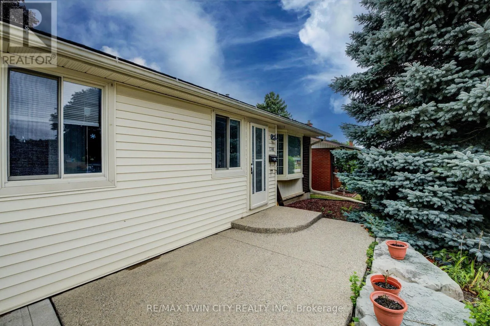 1740 HOLLEY CRESCENT
