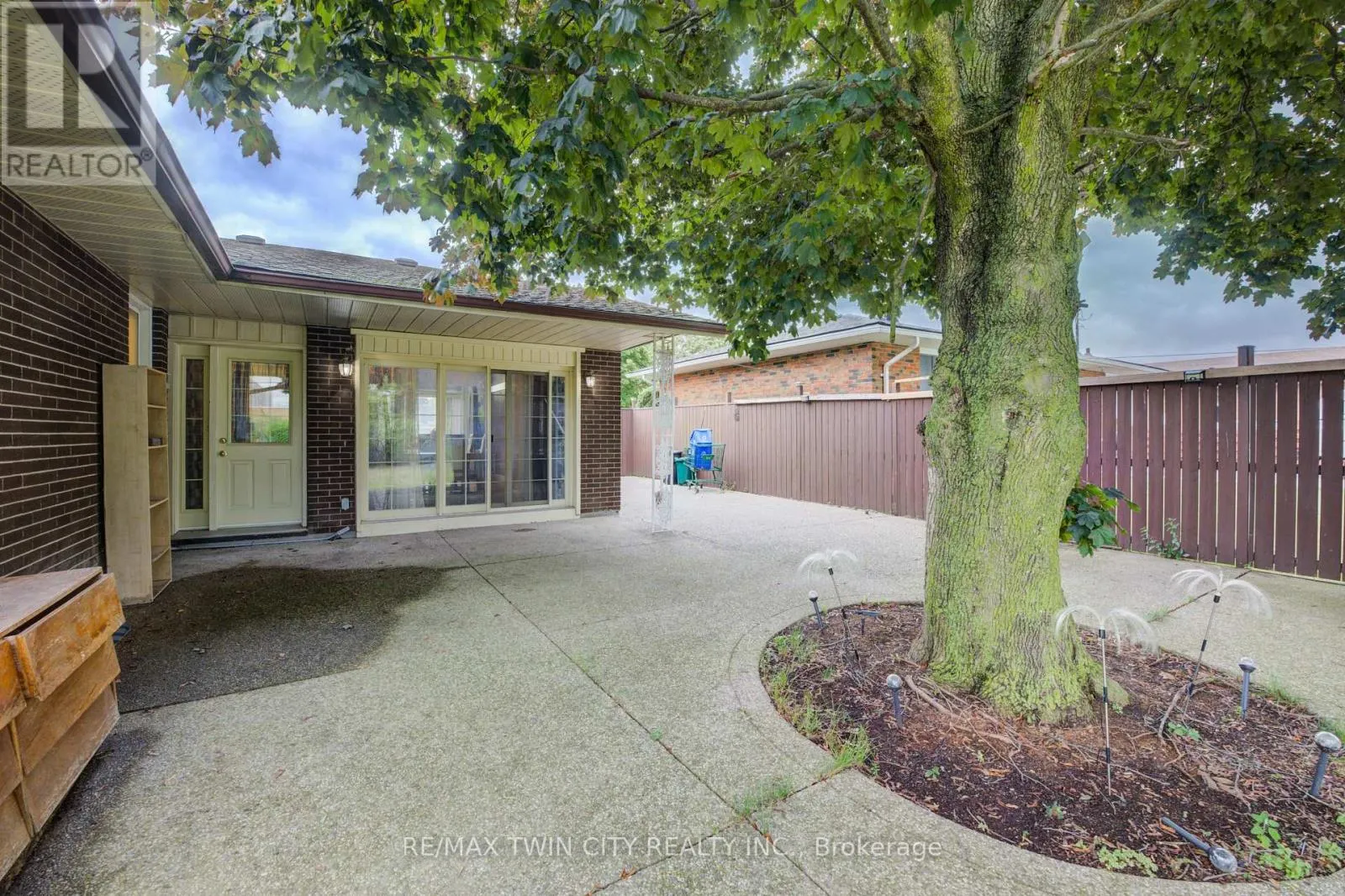 1740 HOLLEY CRESCENT
