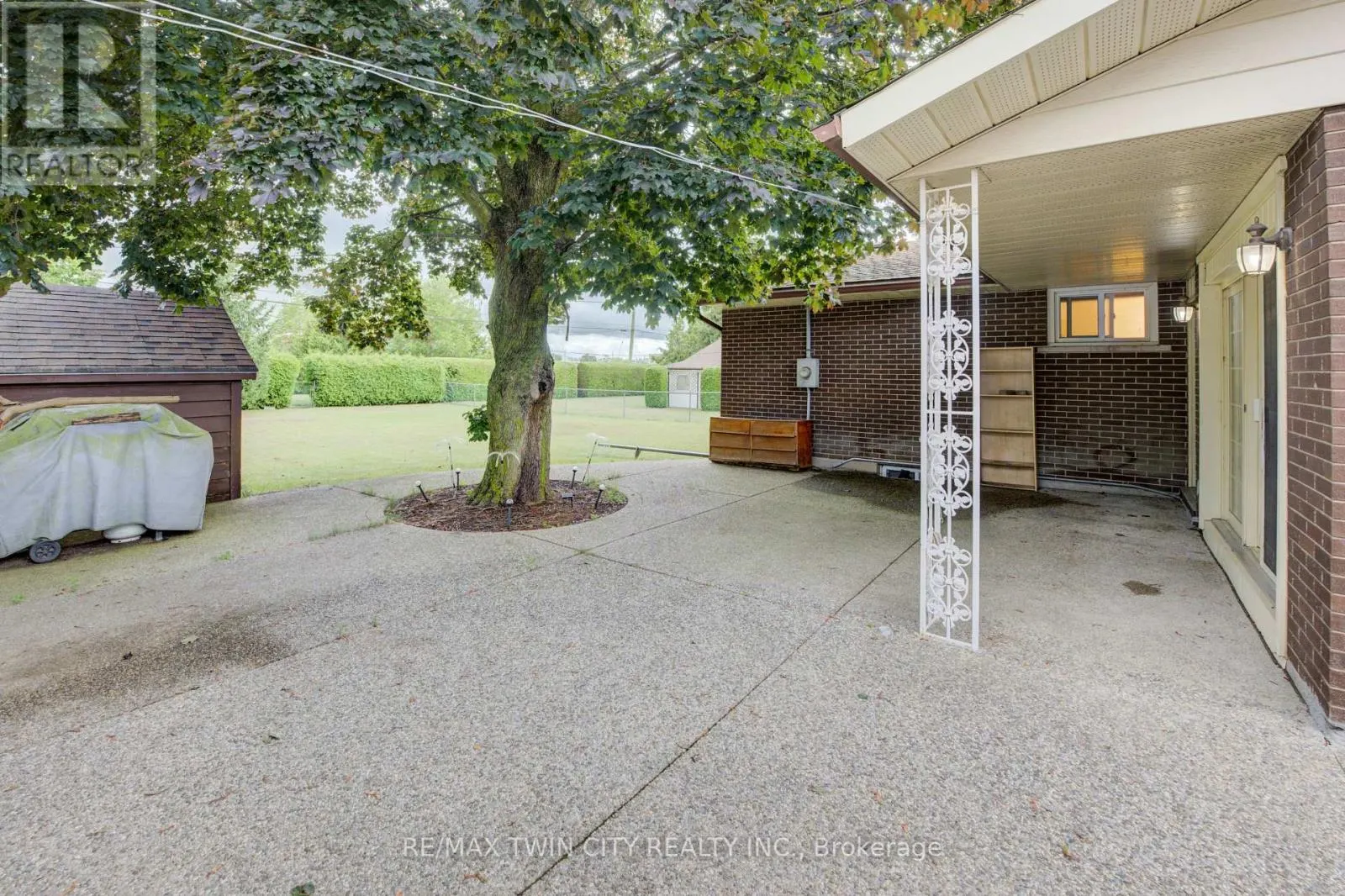 1740 HOLLEY CRESCENT