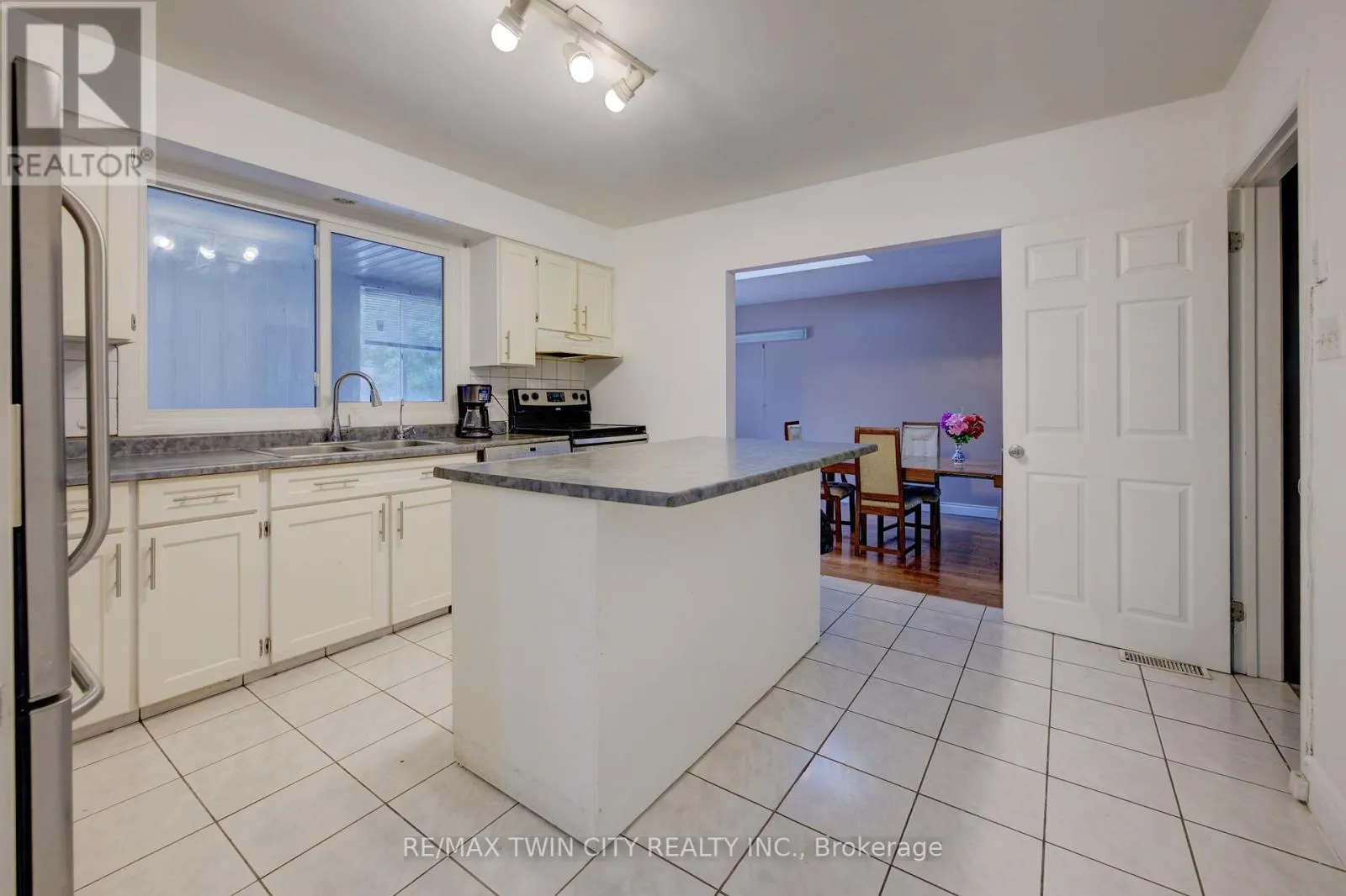 1740 HOLLEY CRESCENT