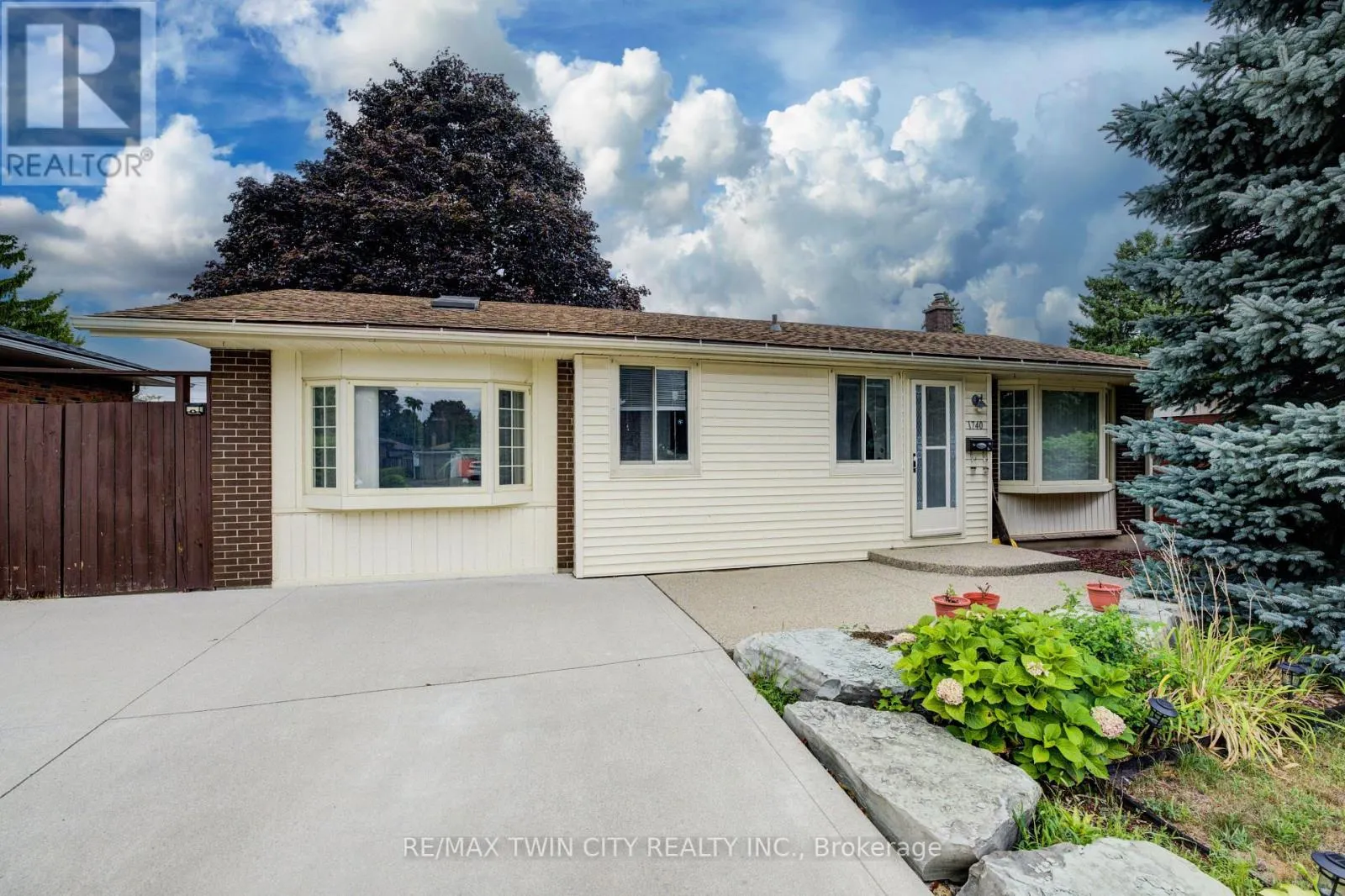 1740 HOLLEY CRESCENT