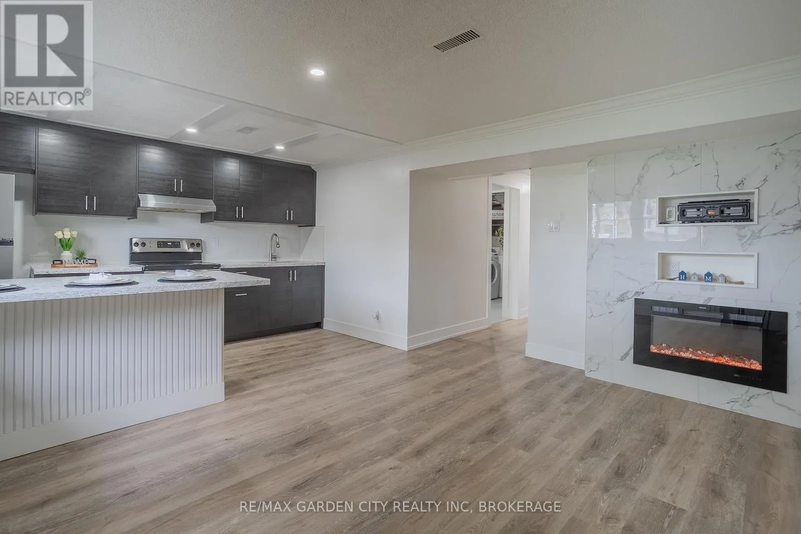 85 VENTURA DRIVE