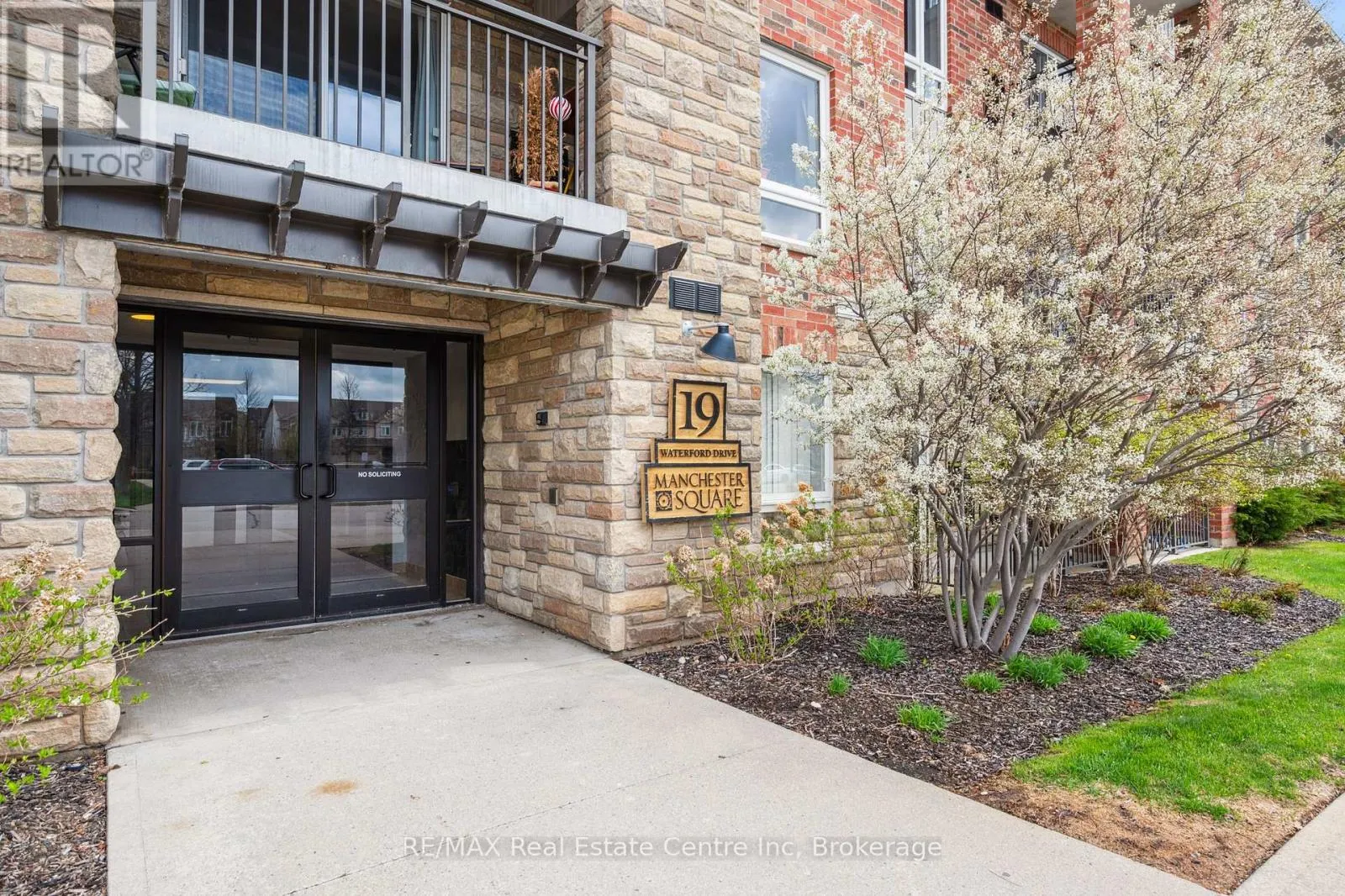 303 - 19 WATERFORD DRIVE, #303