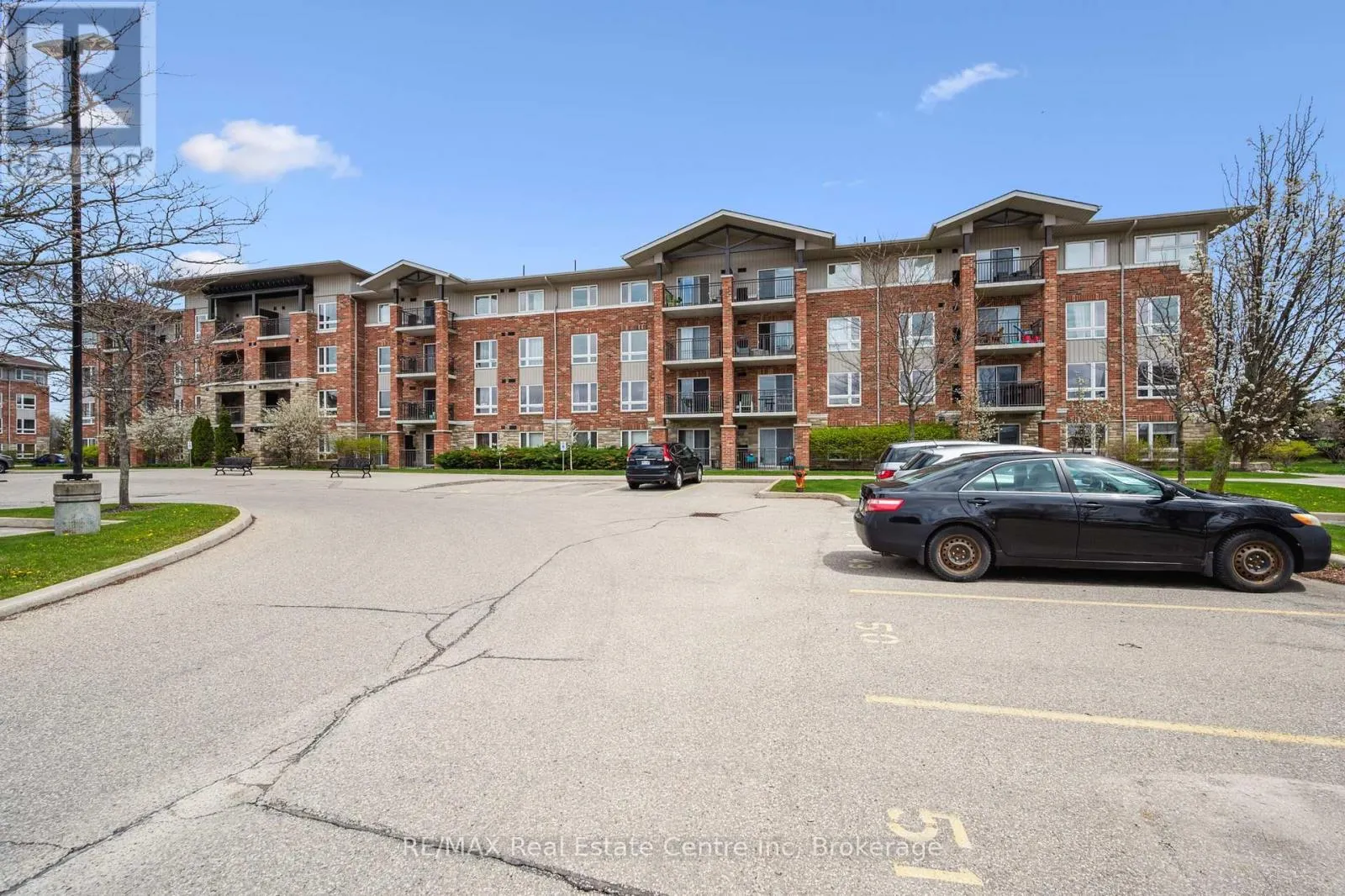 303 - 19 WATERFORD DRIVE, #303