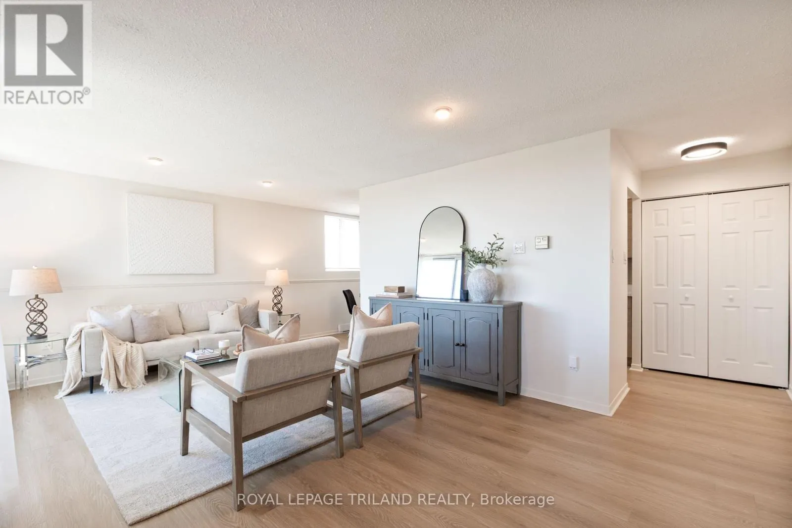 802 - 127 BELMONT DRIVE, #802