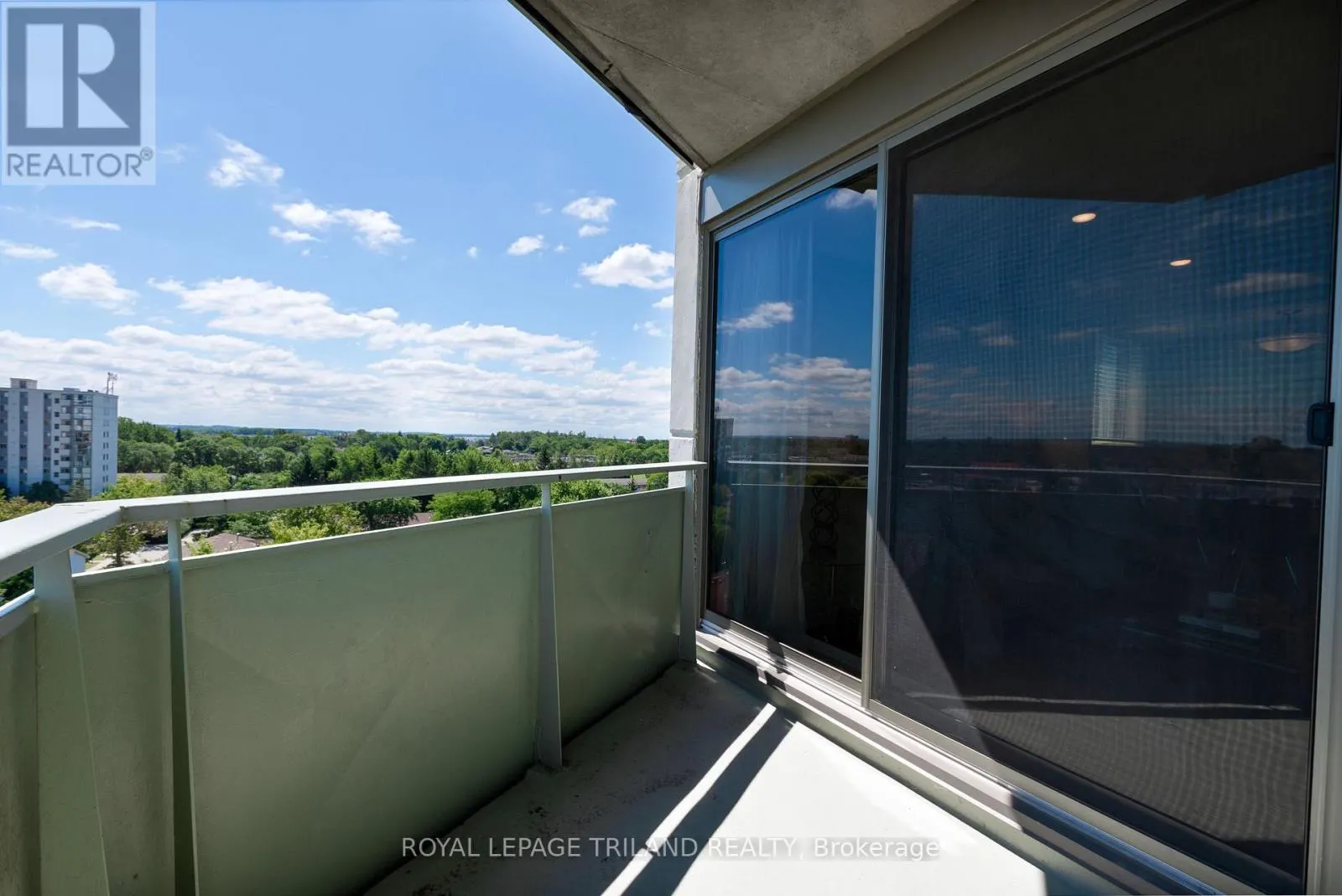 802 - 127 BELMONT DRIVE, #802