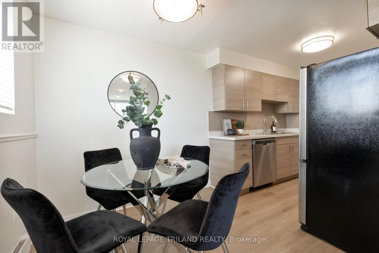 802 - 127 BELMONT DRIVE, #802