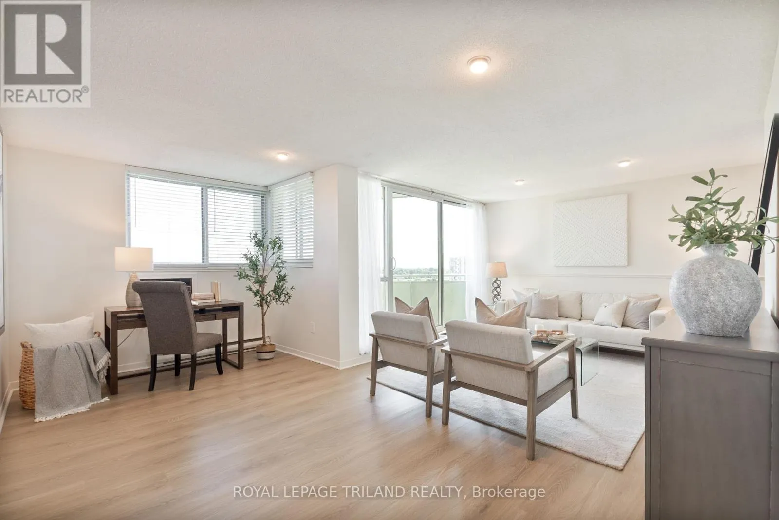 802 - 127 BELMONT DRIVE, #802