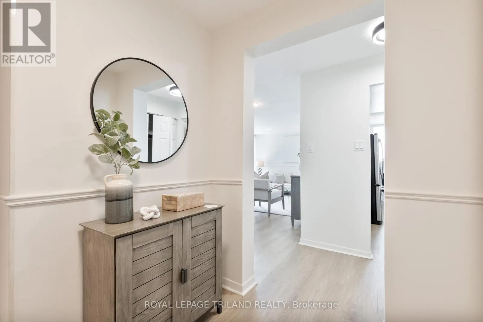 802 - 127 BELMONT DRIVE, #802
