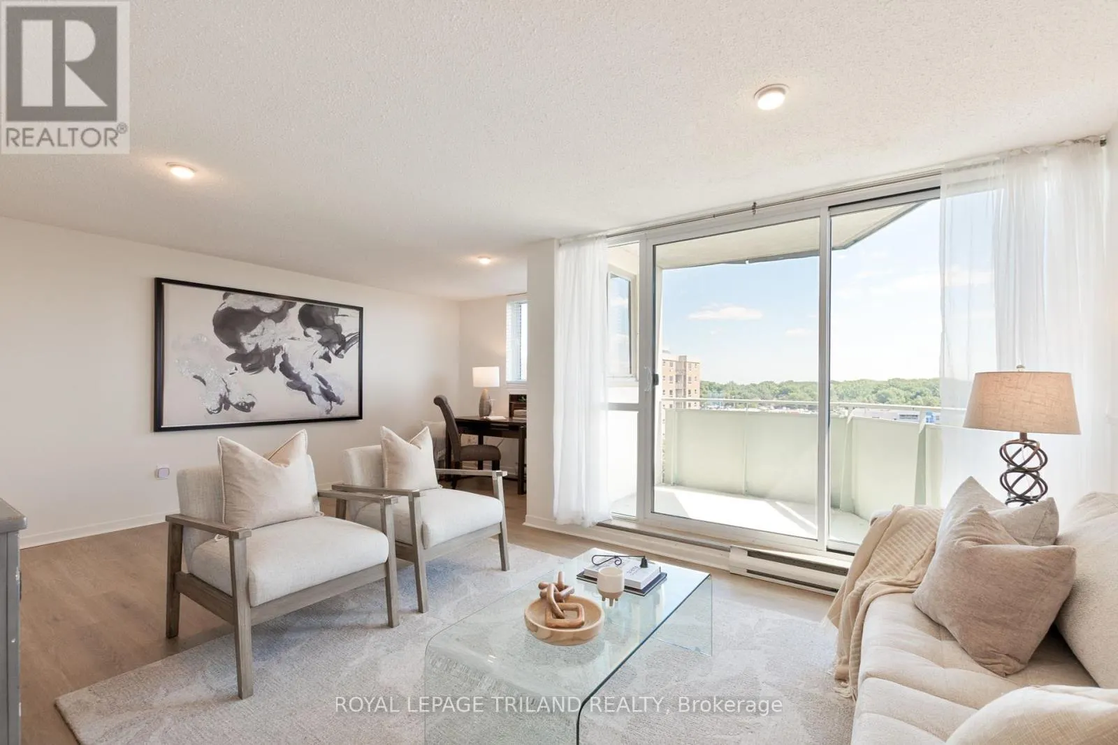 802 - 127 BELMONT DRIVE, #802