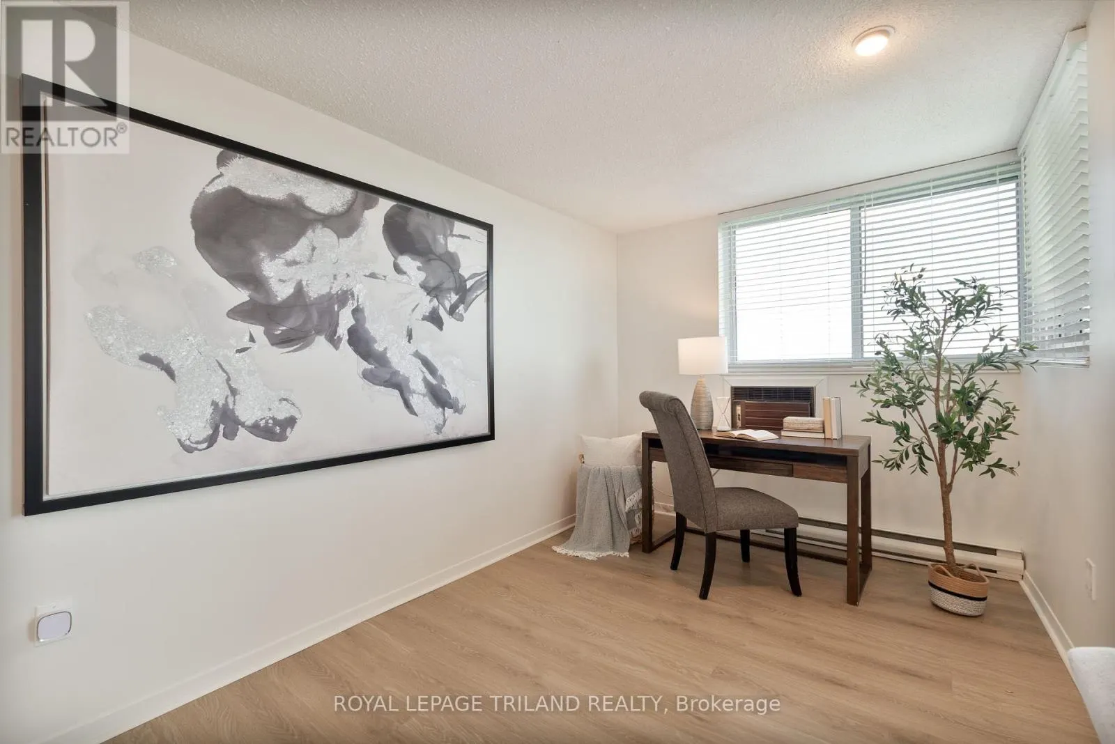 802 - 127 BELMONT DRIVE, #802