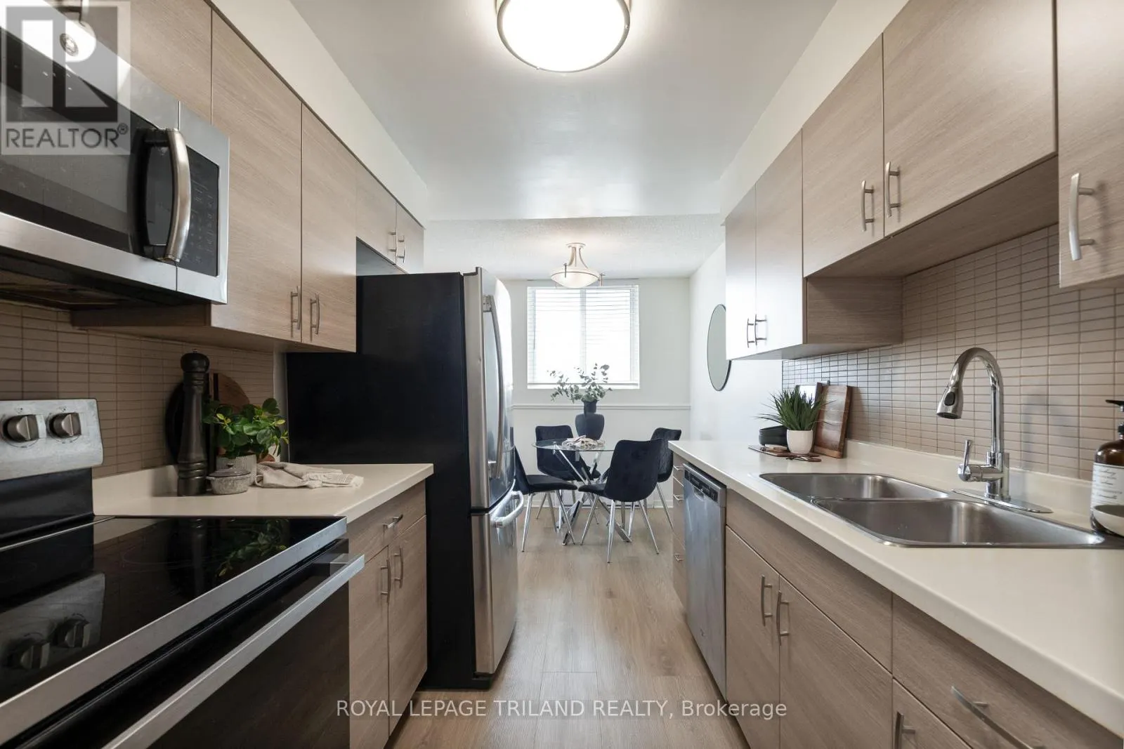 802 - 127 BELMONT DRIVE, #802