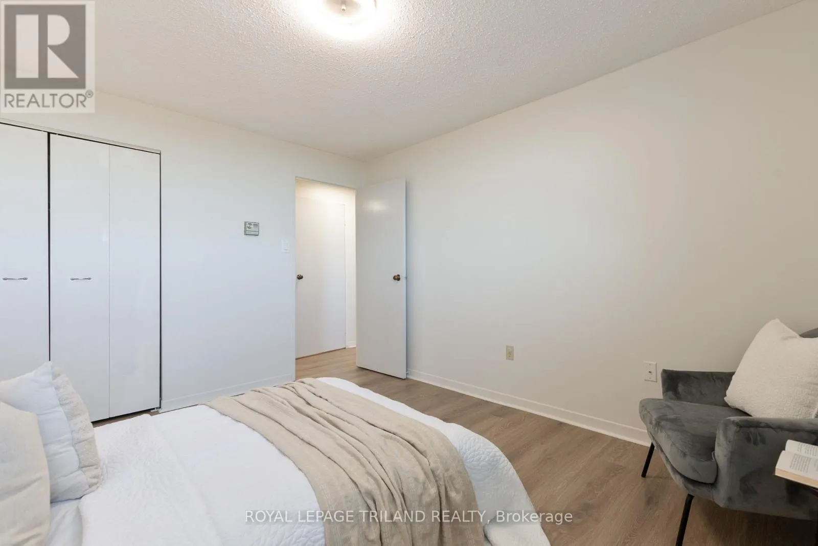 802 - 127 BELMONT DRIVE, #802