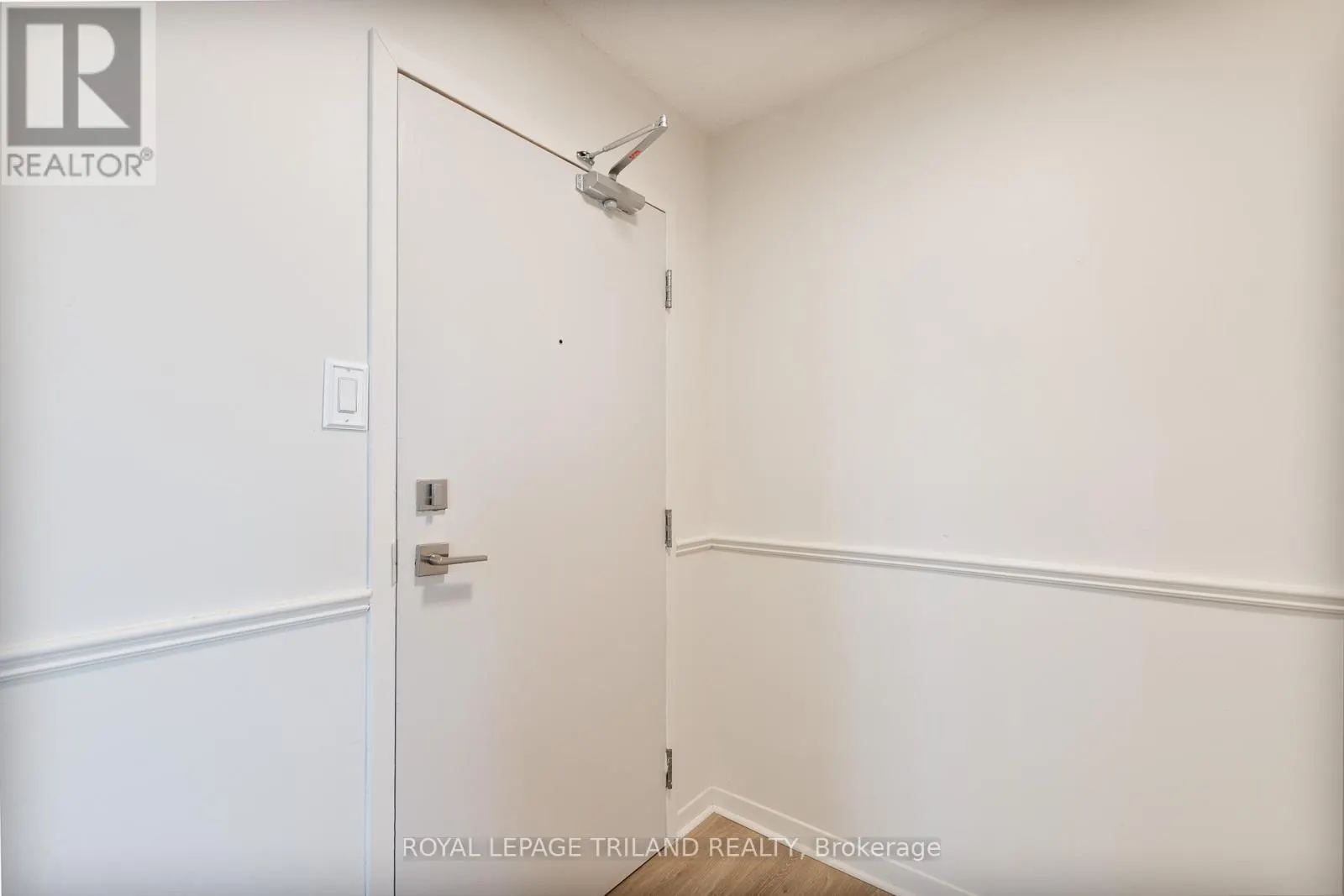 802 - 127 BELMONT DRIVE, #802