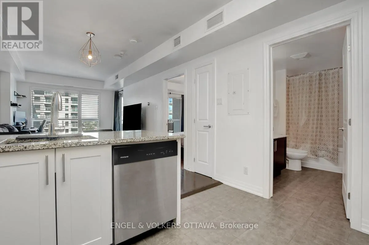 1305 - 242 RIDEAU STREET