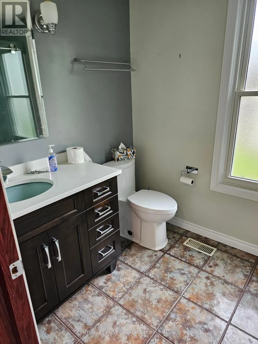 3877 ST CLAIR PARKWAY