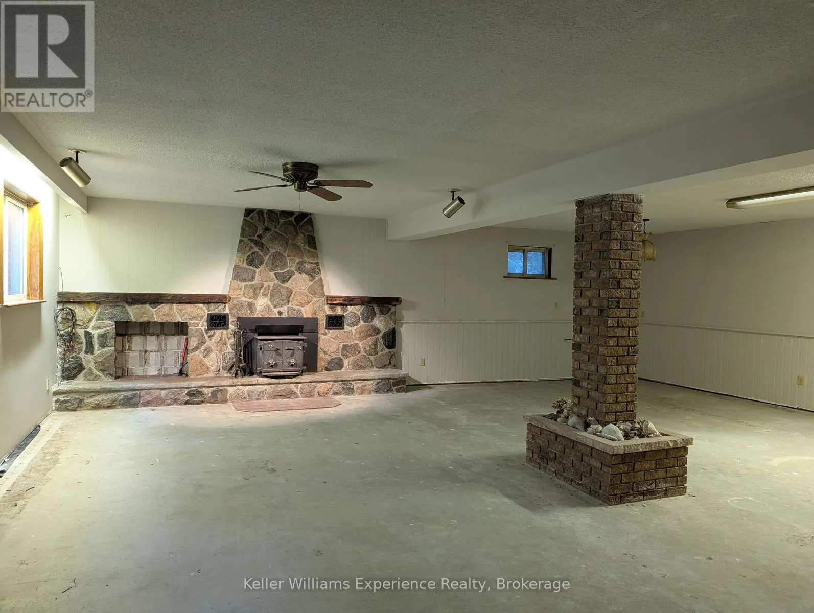 386 BEAUMONT DRIVE
