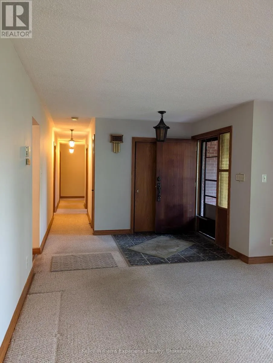 386 BEAUMONT DRIVE