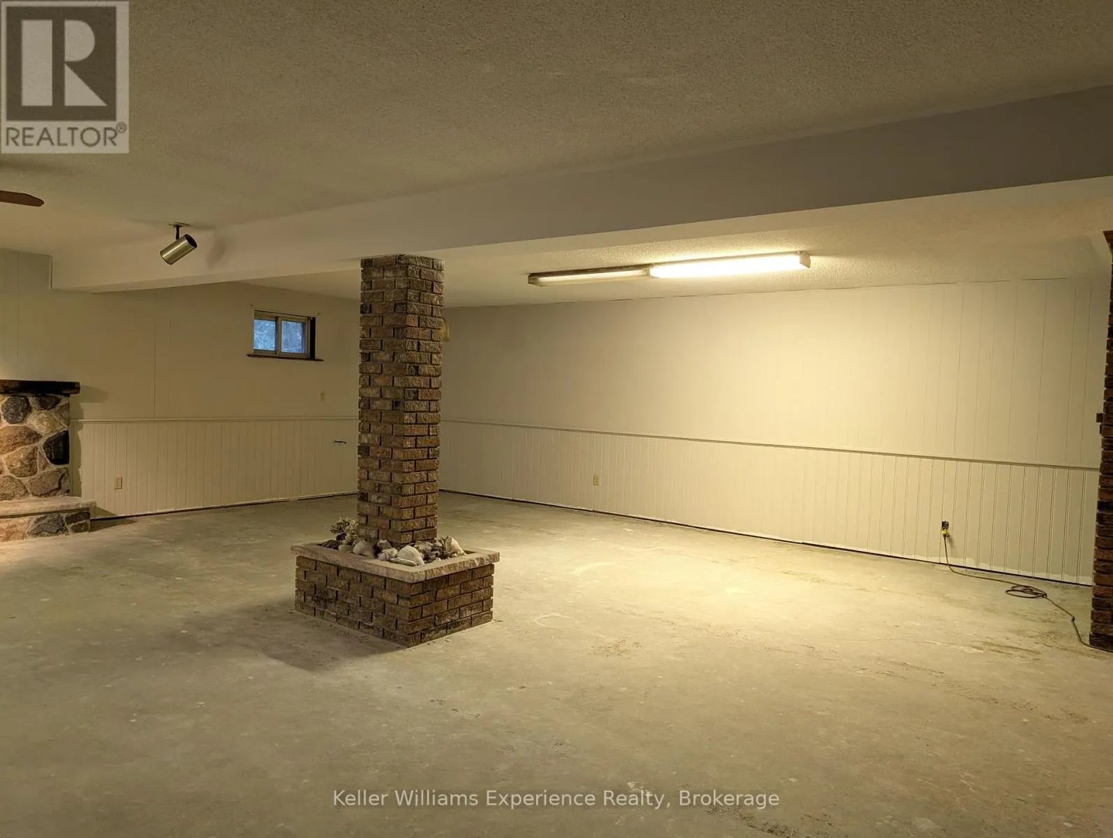 386 BEAUMONT DRIVE