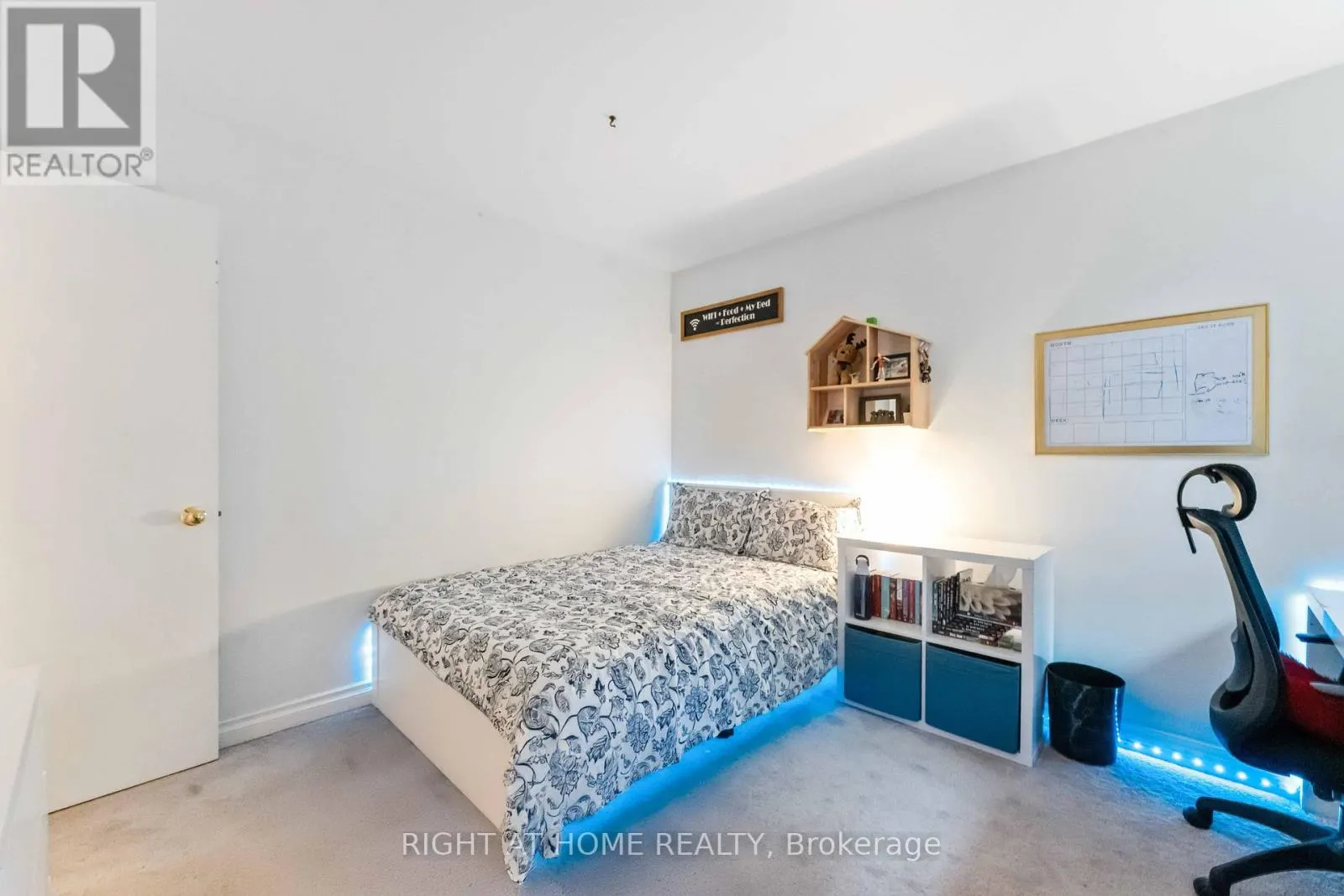 18 SHETLAND WAY