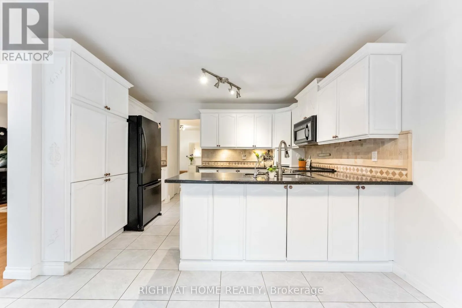 18 SHETLAND WAY