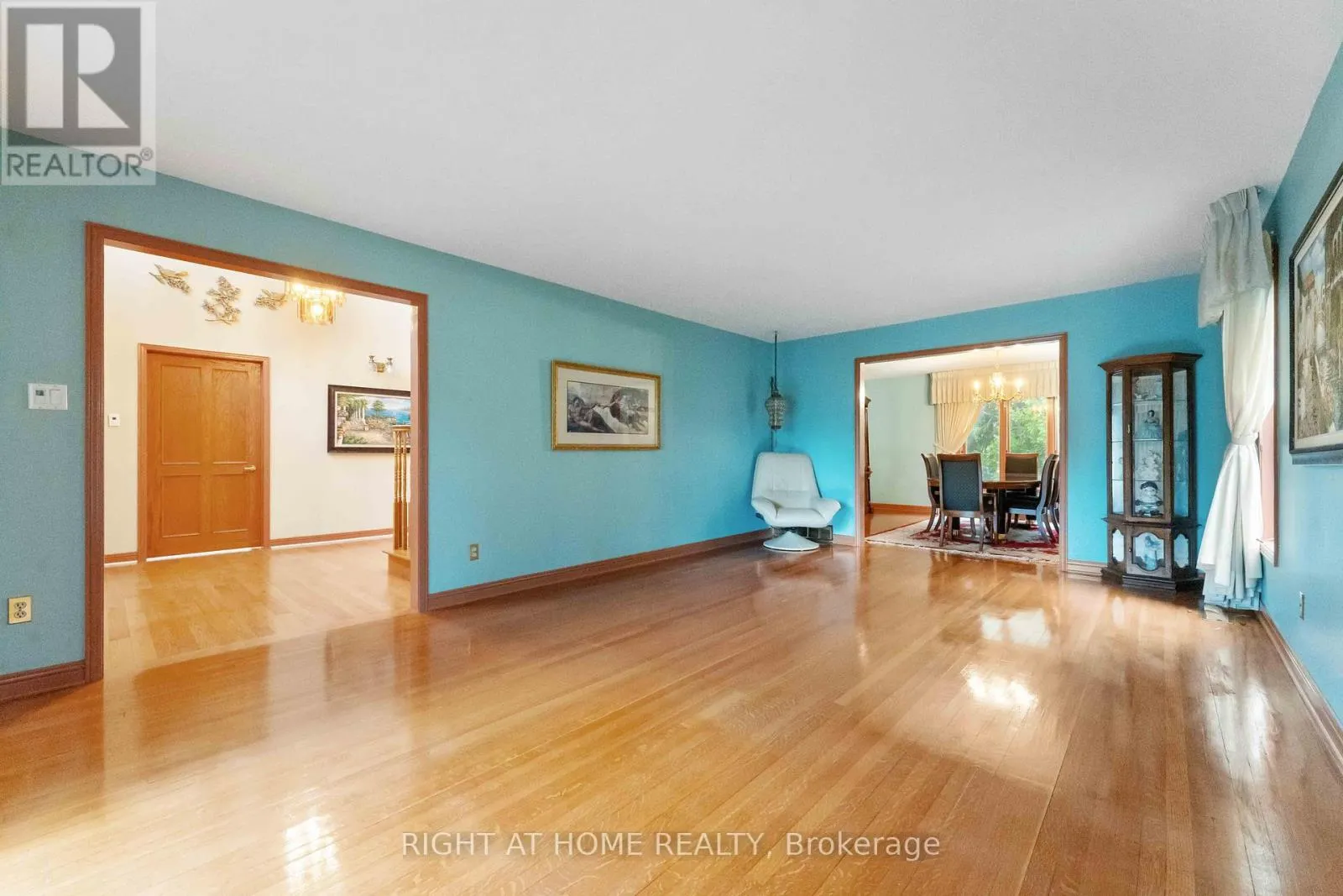 2 MUIRFIELD GARDENS