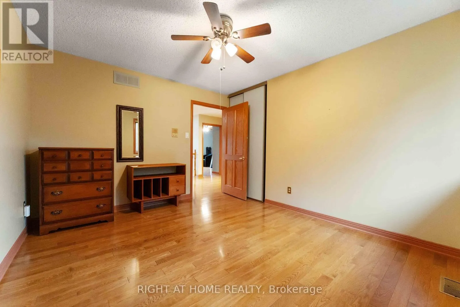 2 MUIRFIELD GARDENS