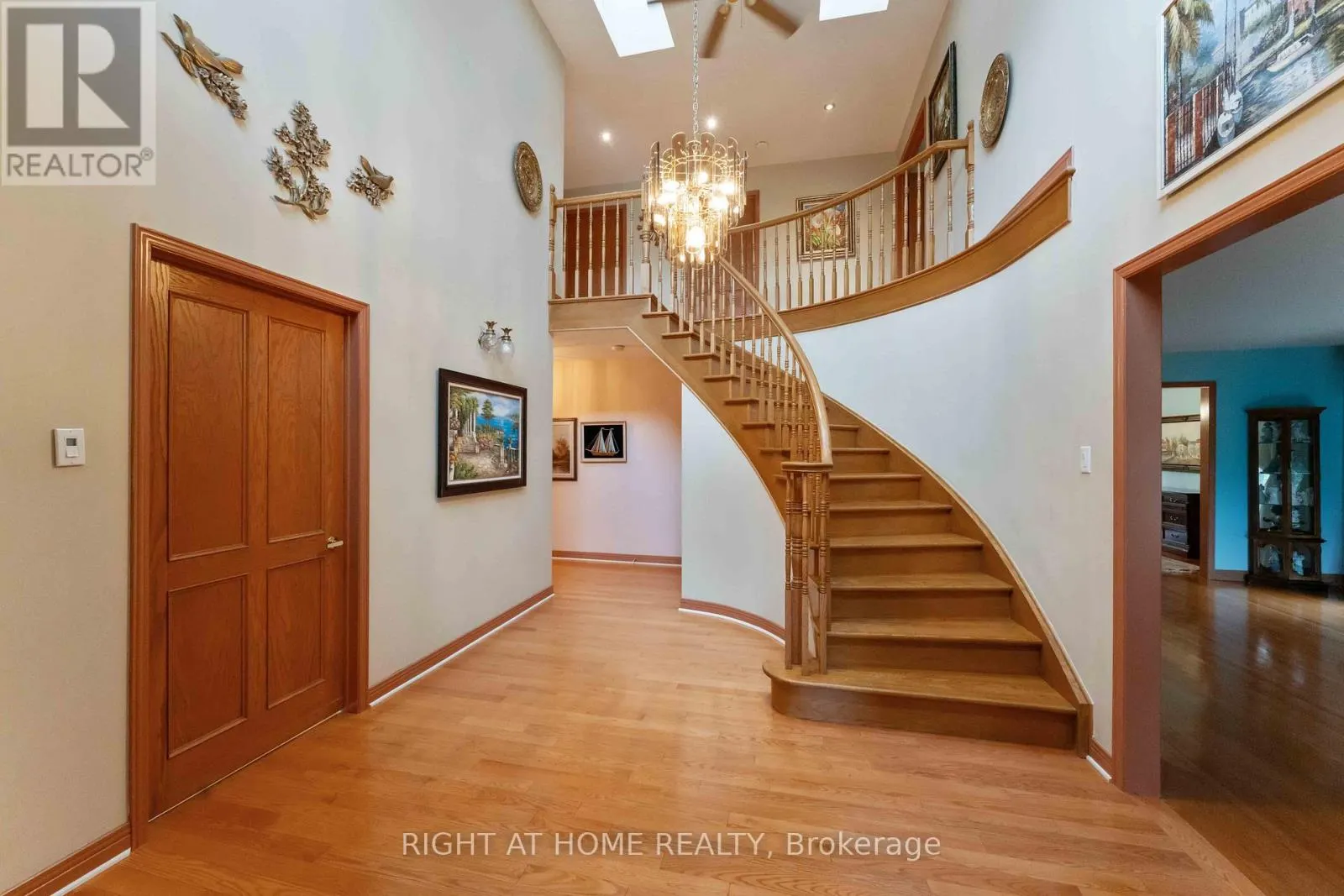 2 MUIRFIELD GARDENS