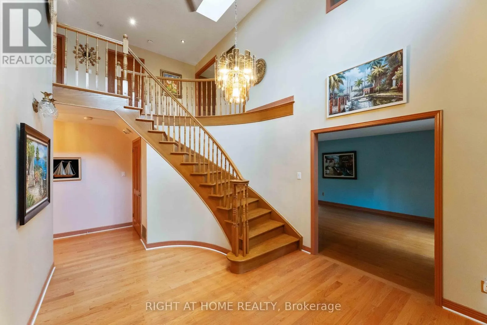 2 MUIRFIELD GARDENS