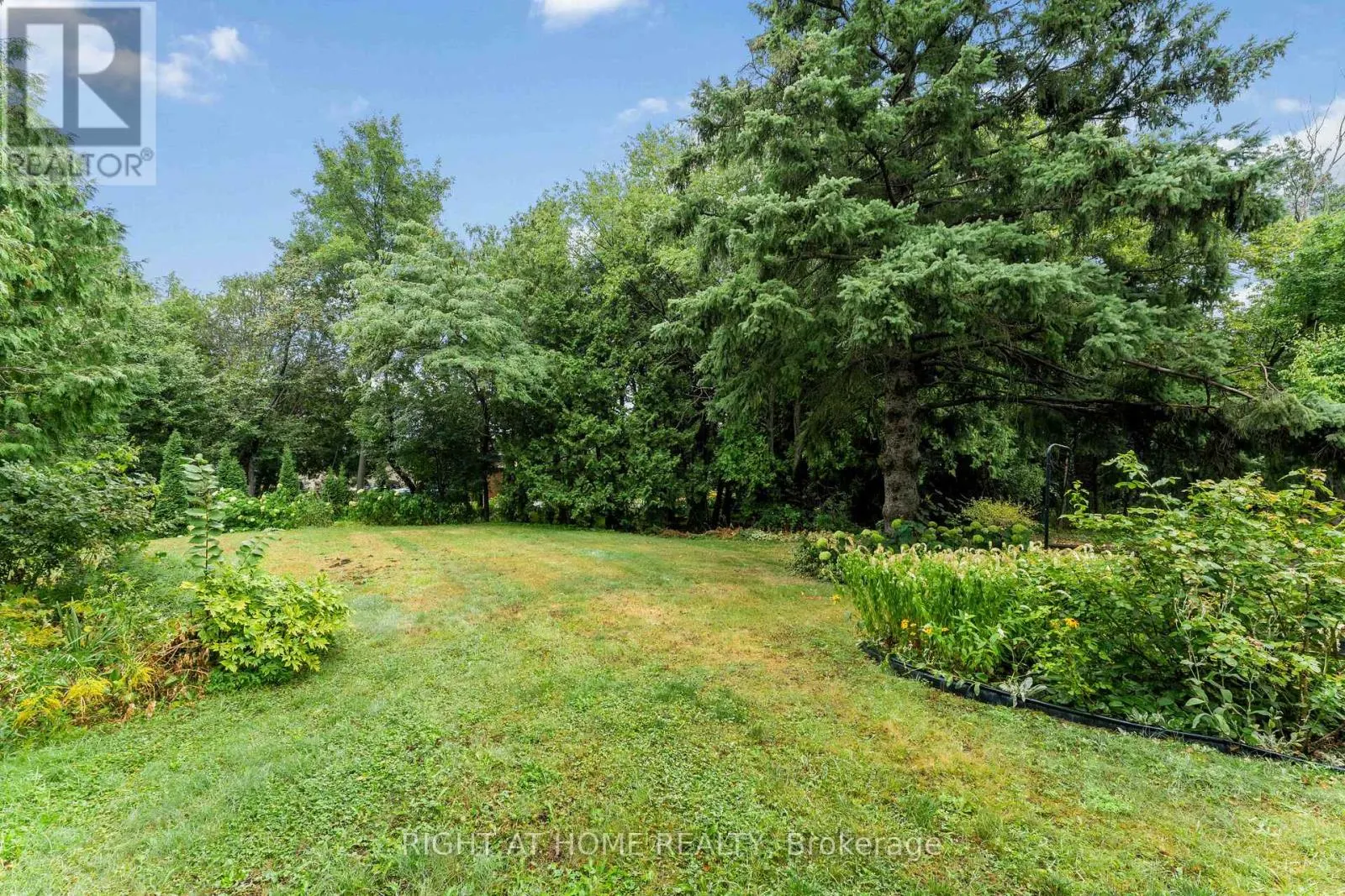 2 MUIRFIELD GARDENS