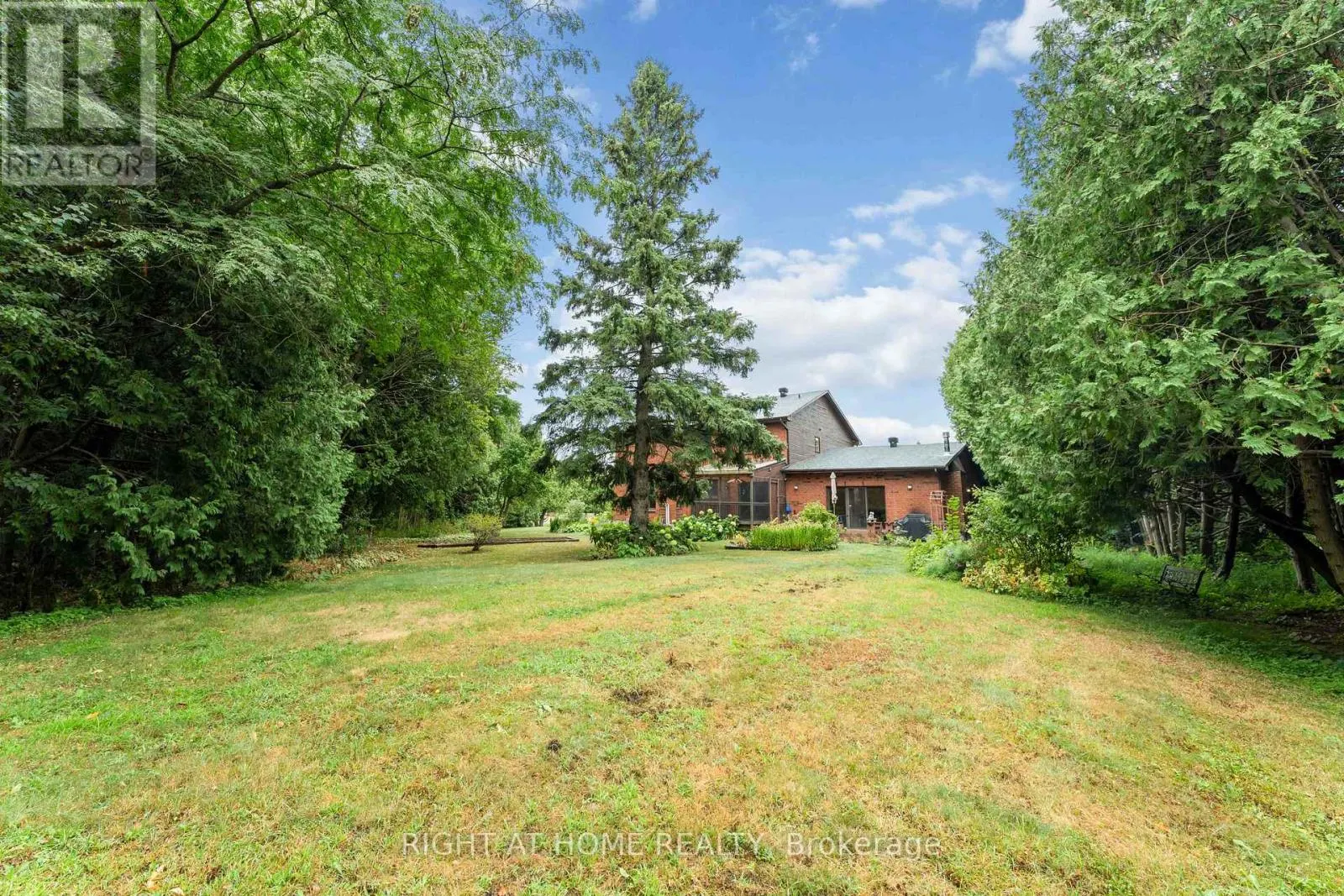 2 MUIRFIELD GARDENS