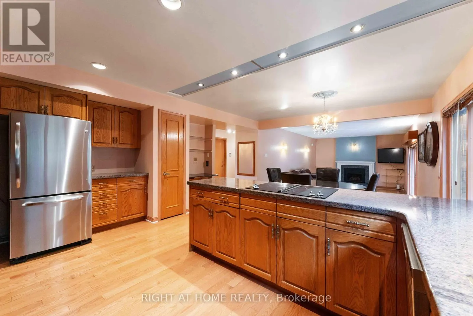 2 MUIRFIELD GARDENS
