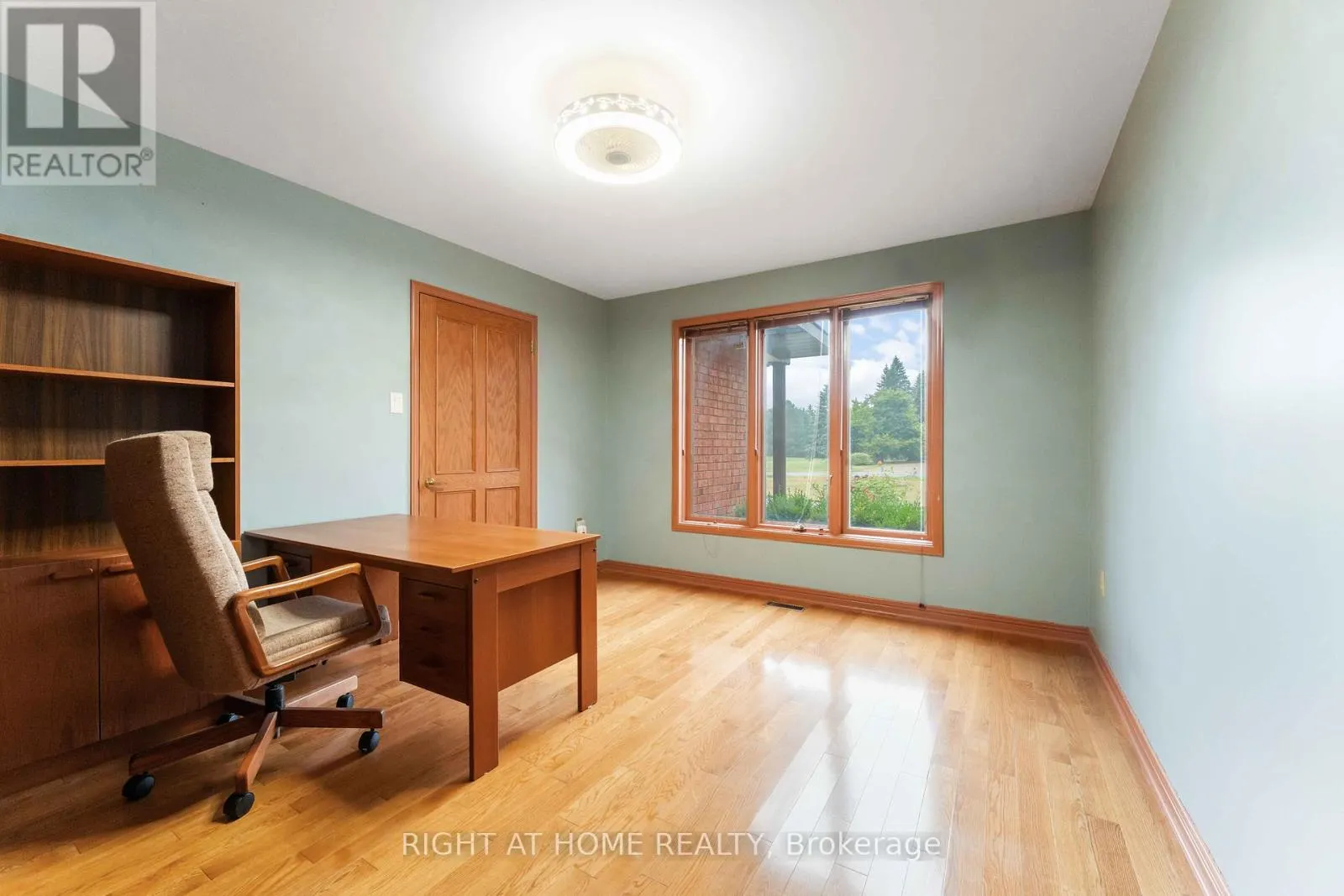 2 MUIRFIELD GARDENS