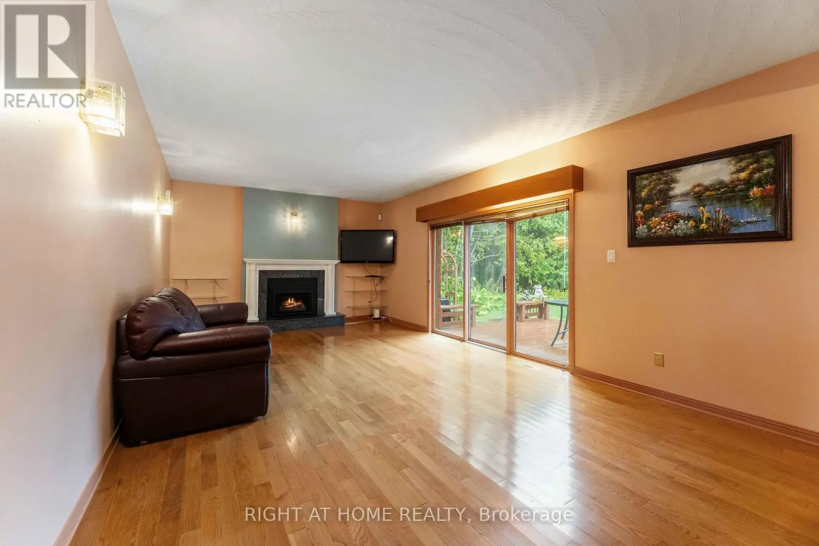 2 MUIRFIELD GARDENS